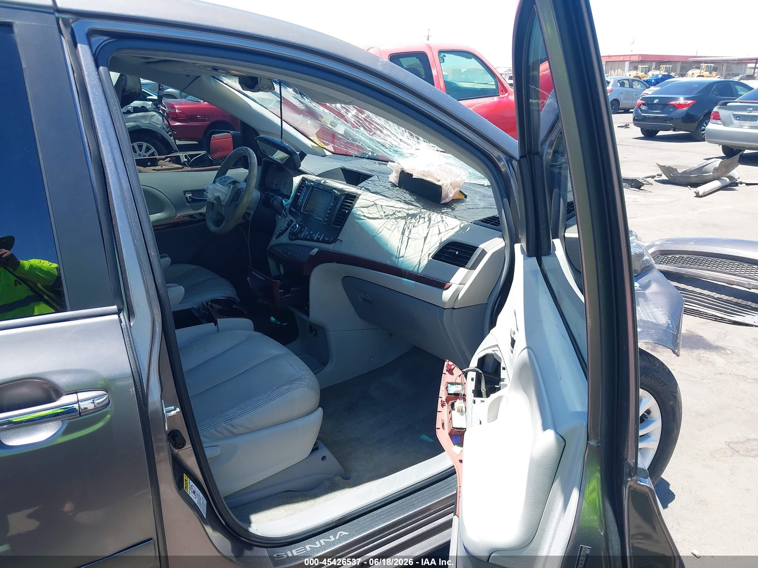 2011 Toyota Sienna Xle V6 Beige vin: 5TDYK3DC0BS170202