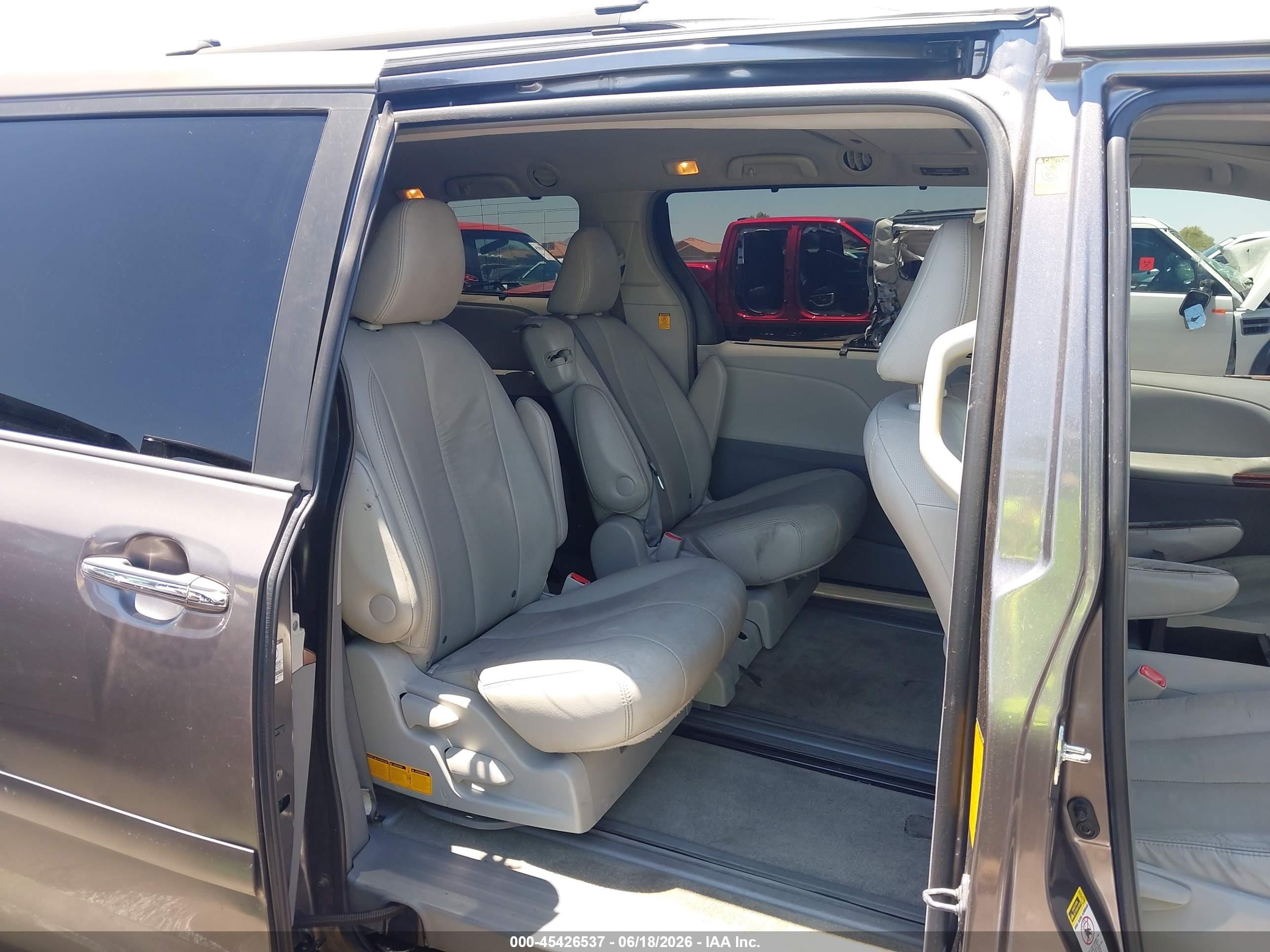 2011 Toyota Sienna Xle V6 Beige vin: 5TDYK3DC0BS170202