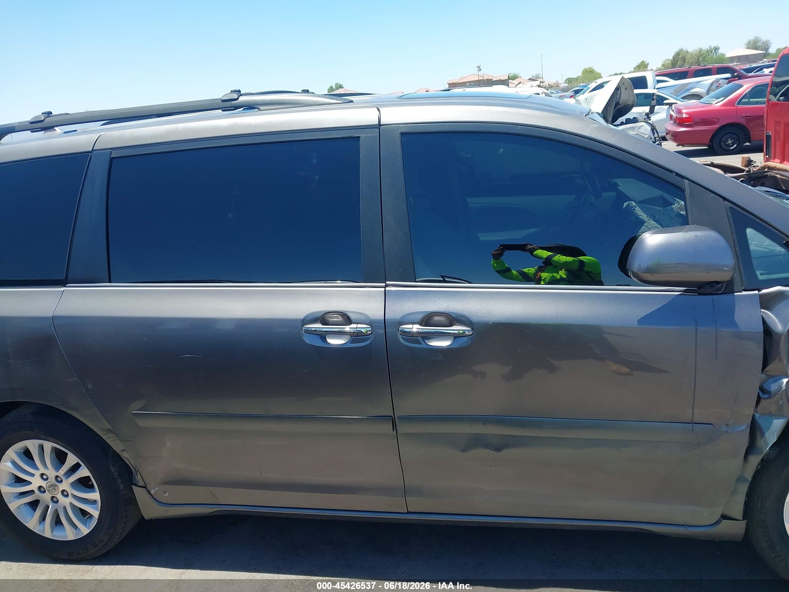 2011 Toyota Sienna Xle V6 Beige vin: 5TDYK3DC0BS170202