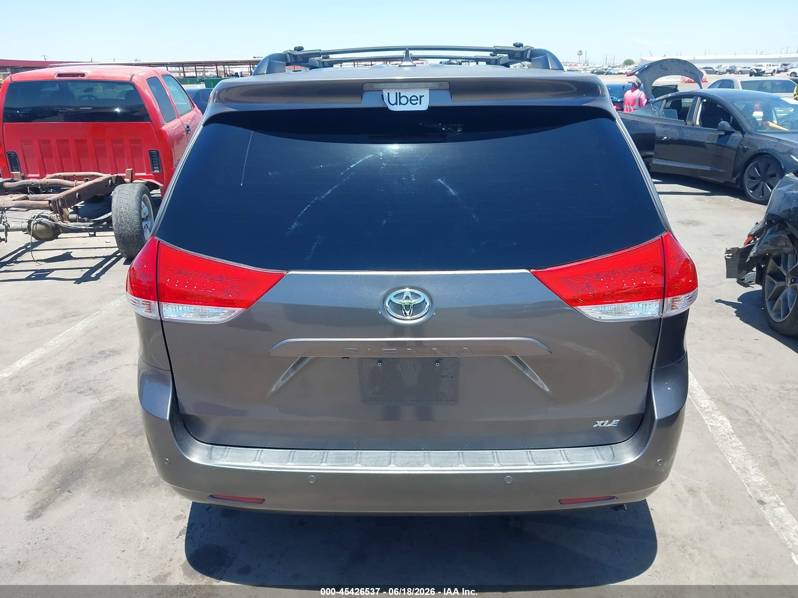 2011 Toyota Sienna Xle V6 Beige vin: 5TDYK3DC0BS170202