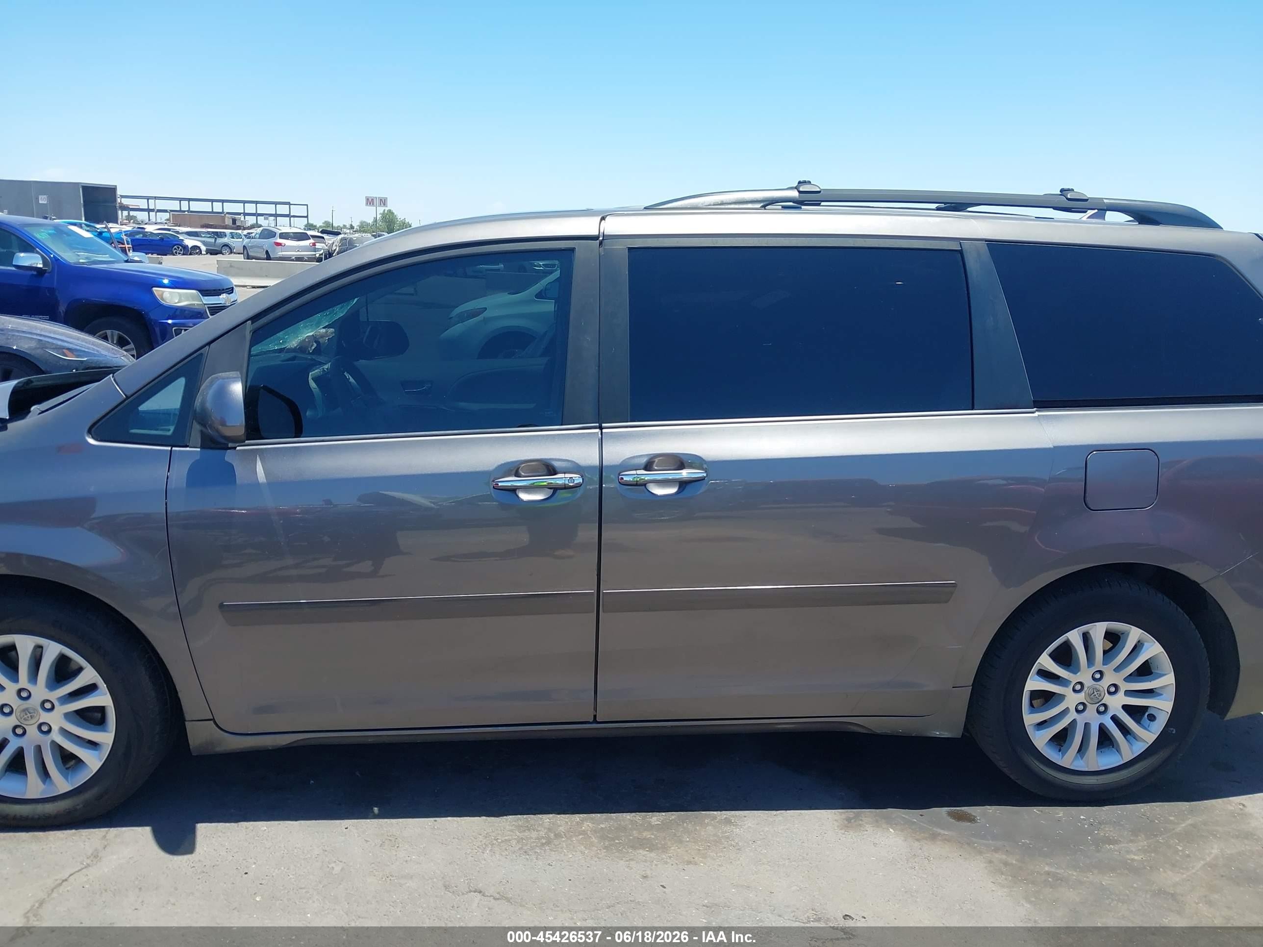 2011 Toyota Sienna Xle V6 Beige vin: 5TDYK3DC0BS170202
