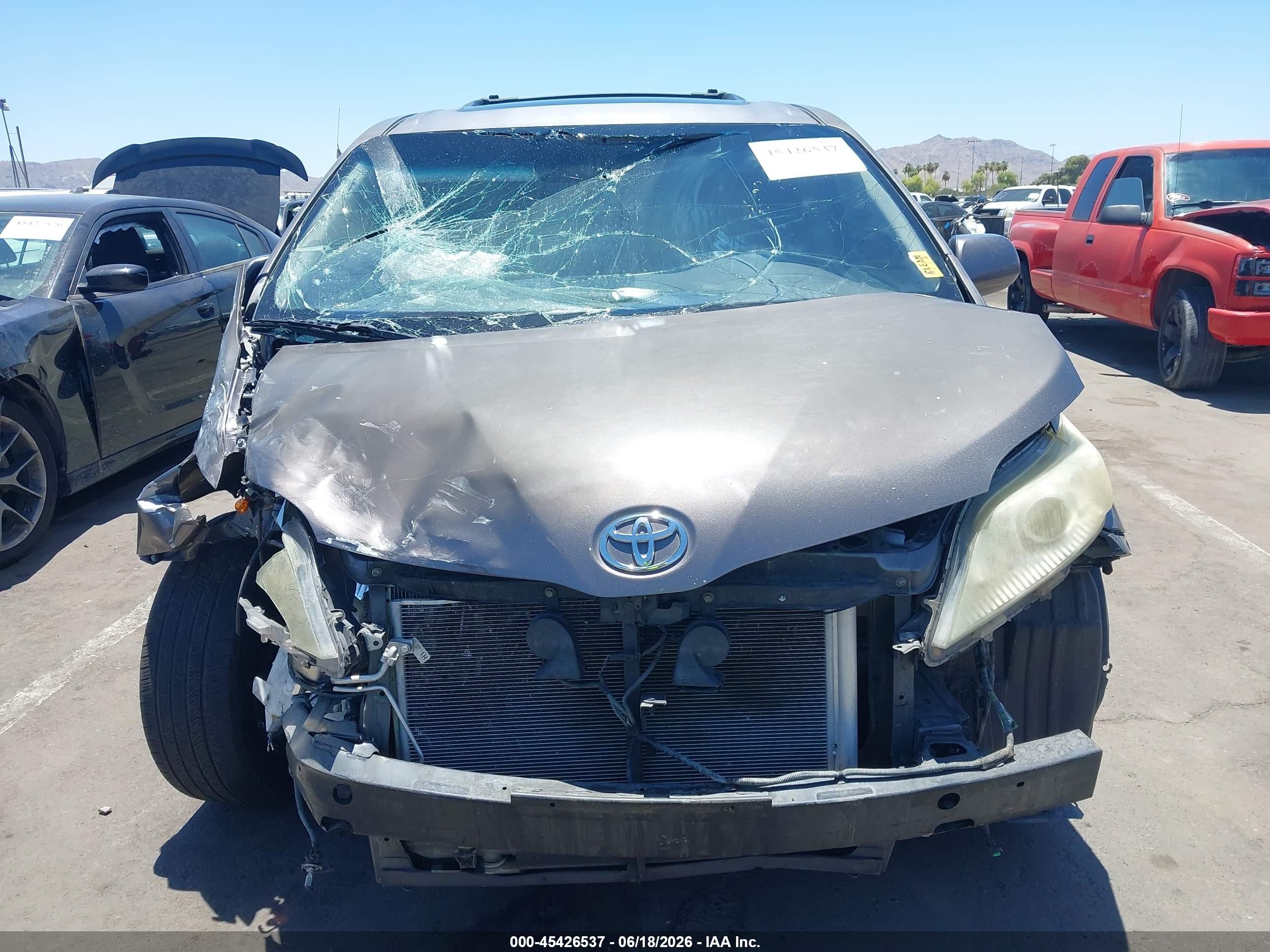 2011 Toyota Sienna Xle V6 Beige vin: 5TDYK3DC0BS170202
