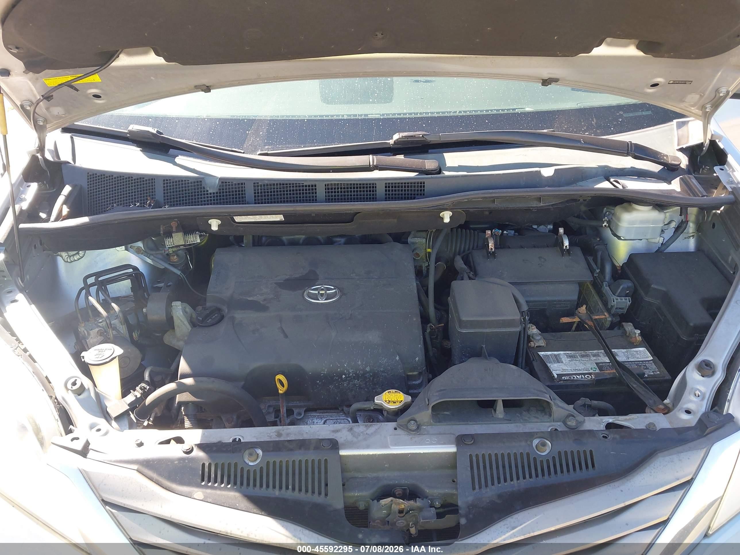 2012 Toyota Sienna Xle V6 8 Passenger Silver vin: 5TDYK3DC0CS190466