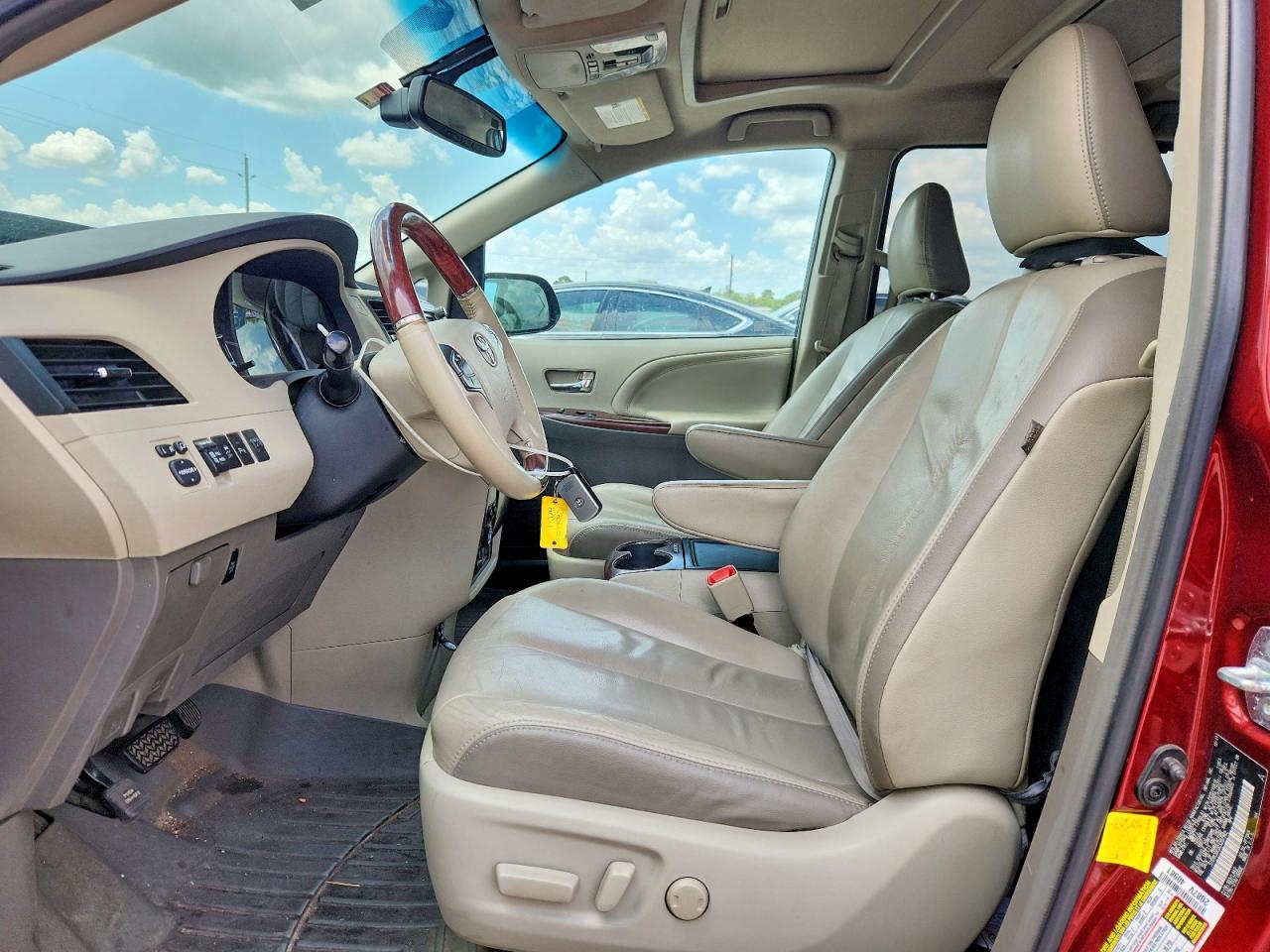 2012 Toyota Sienna Limited 7-passenger Burgundy vin: 5TDYK3DC0CS207962