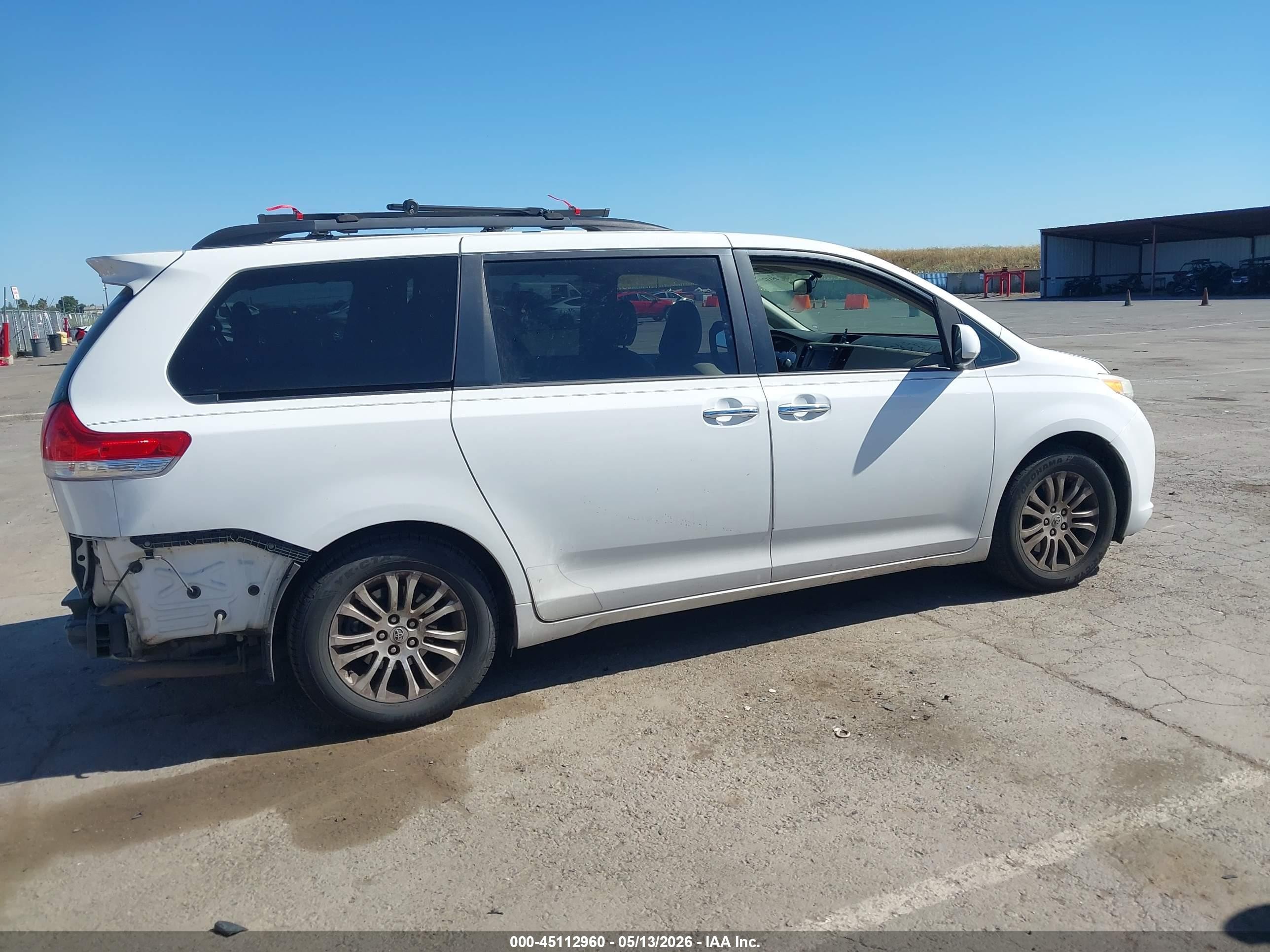 2012 Toyota Sienna Xle V6 8 Passenger White vin: 5TDYK3DC0CS225703