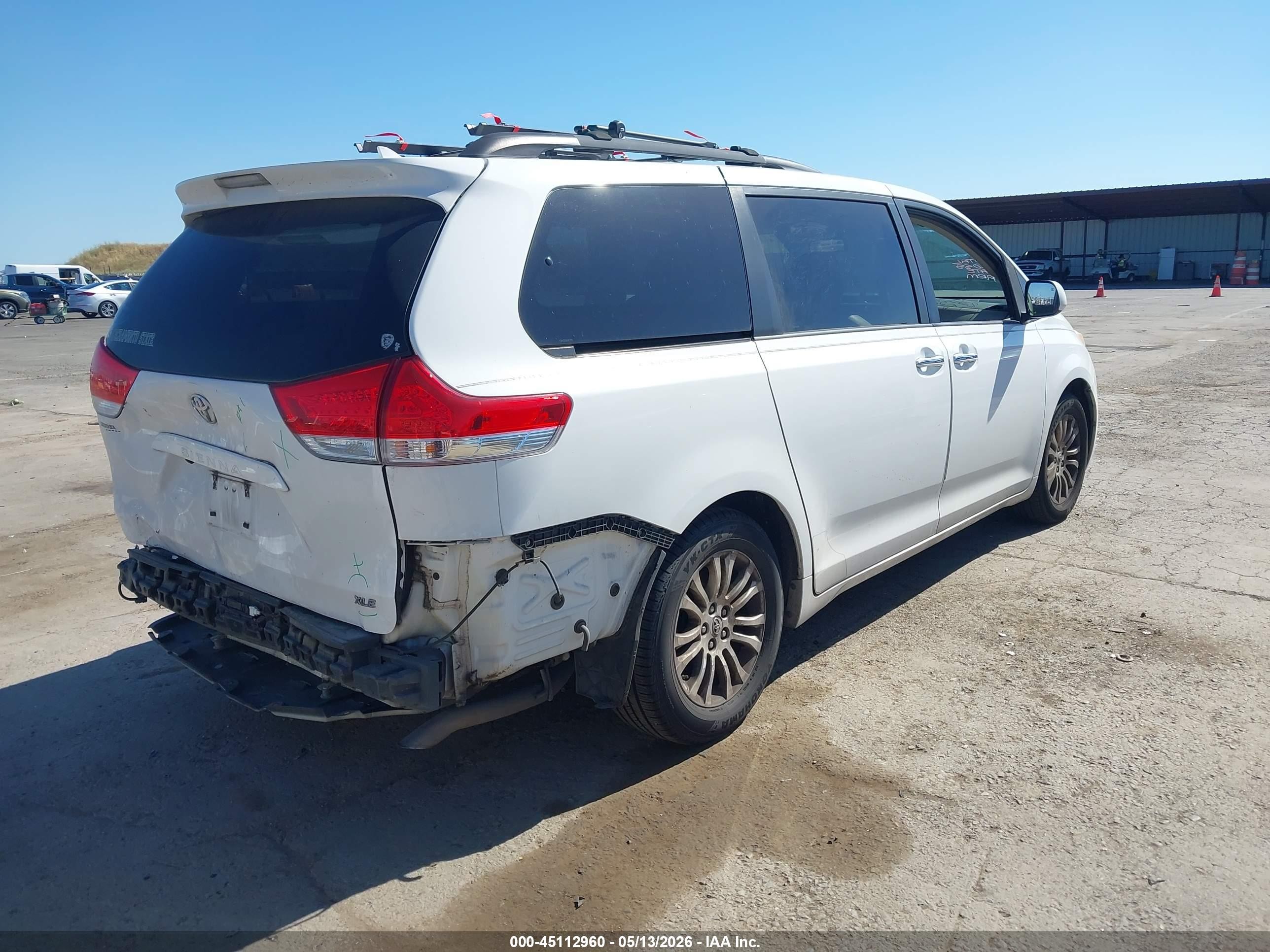 2012 Toyota Sienna Xle V6 8 Passenger White vin: 5TDYK3DC0CS225703