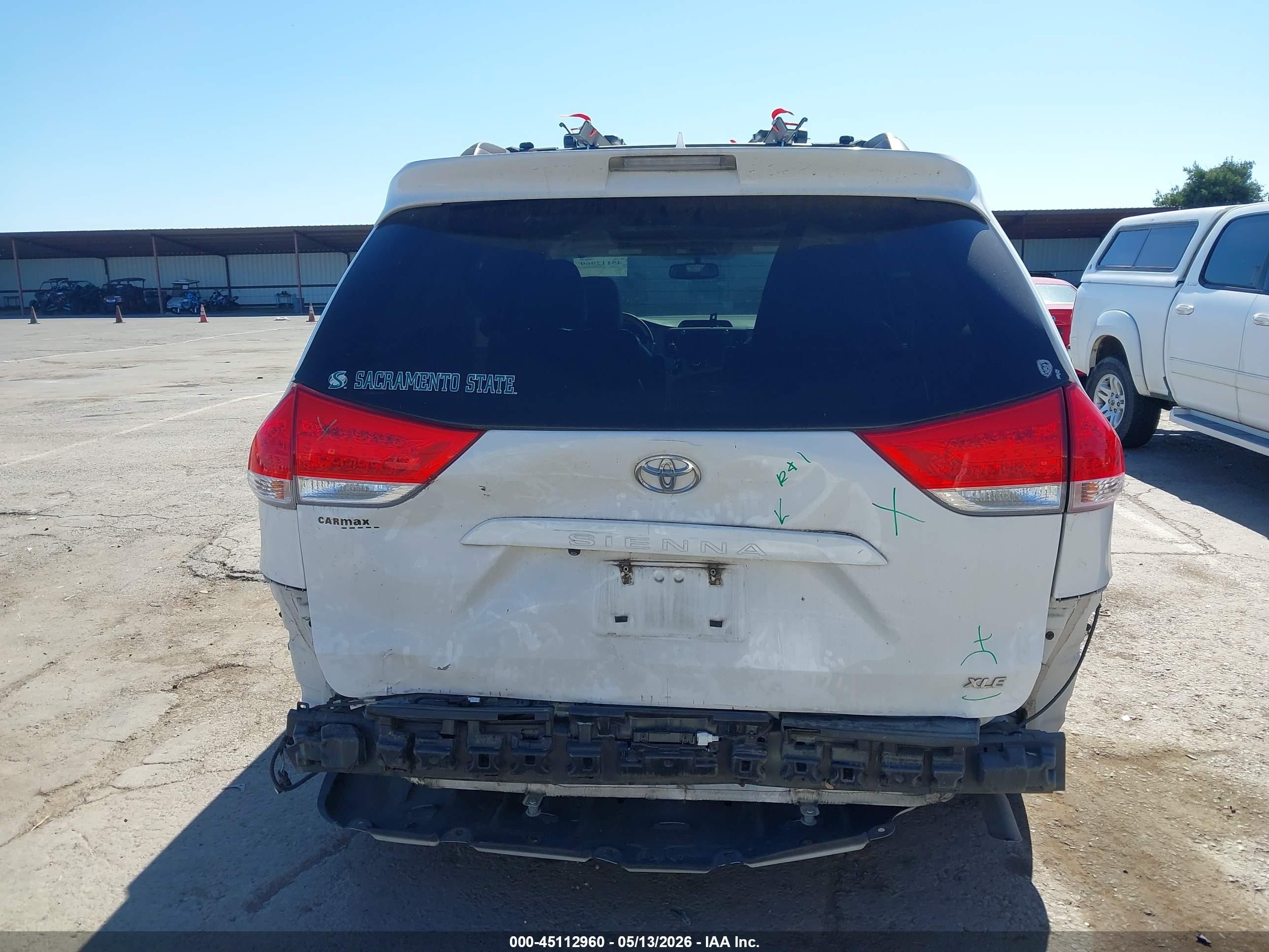 2012 Toyota Sienna Xle V6 8 Passenger White vin: 5TDYK3DC0CS225703