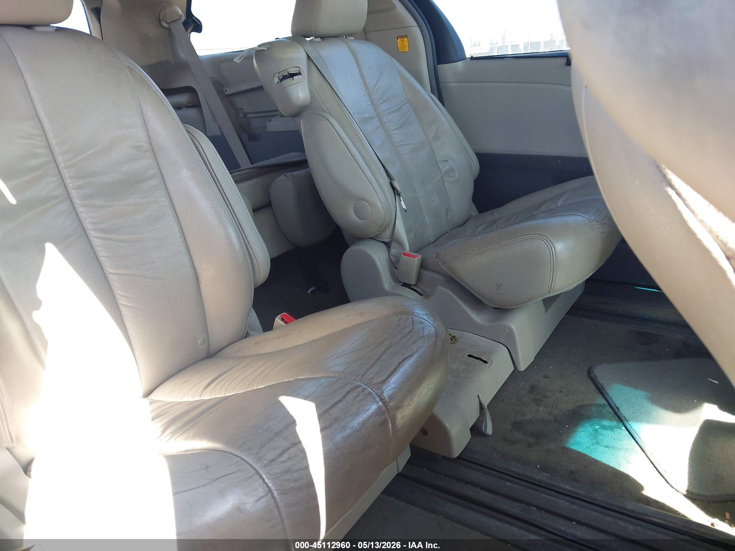 2012 Toyota Sienna Xle V6 8 Passenger White vin: 5TDYK3DC0CS225703