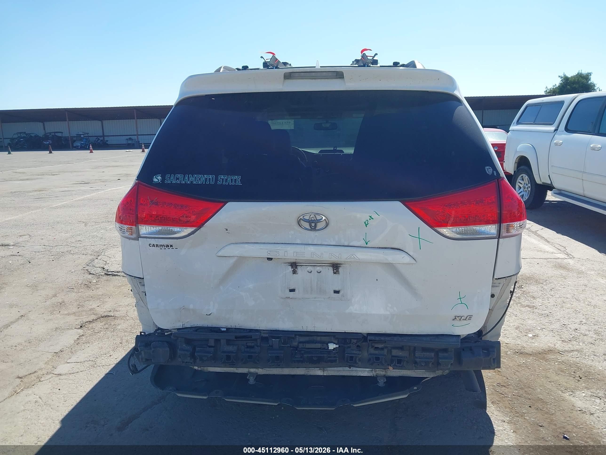 2012 Toyota Sienna Xle V6 8 Passenger White vin: 5TDYK3DC0CS225703
