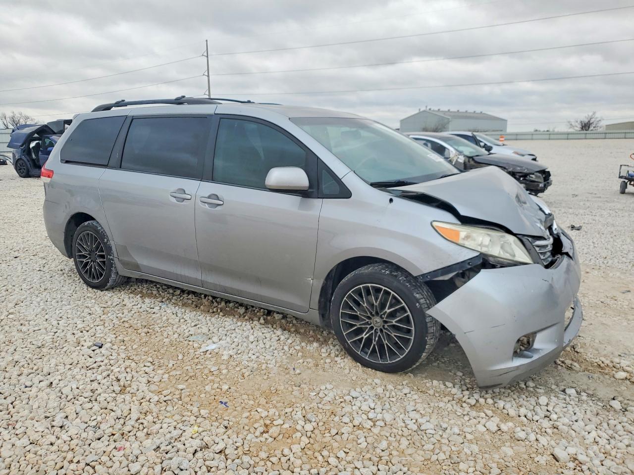 2012 Toyota Sienna Xle Silver vin: 5TDYK3DC0CS257826