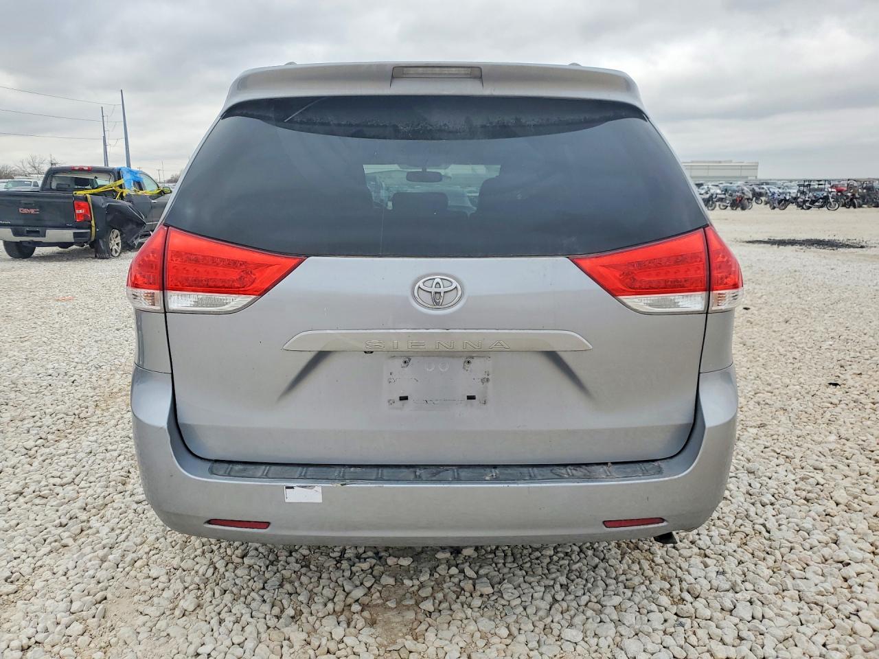 2012 Toyota Sienna Xle Silver vin: 5TDYK3DC0CS257826