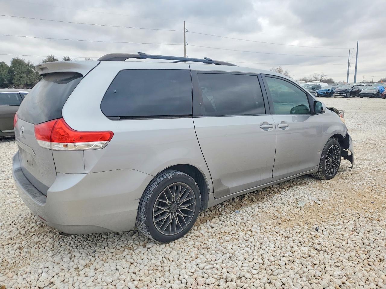 2012 Toyota Sienna Xle Silver vin: 5TDYK3DC0CS257826