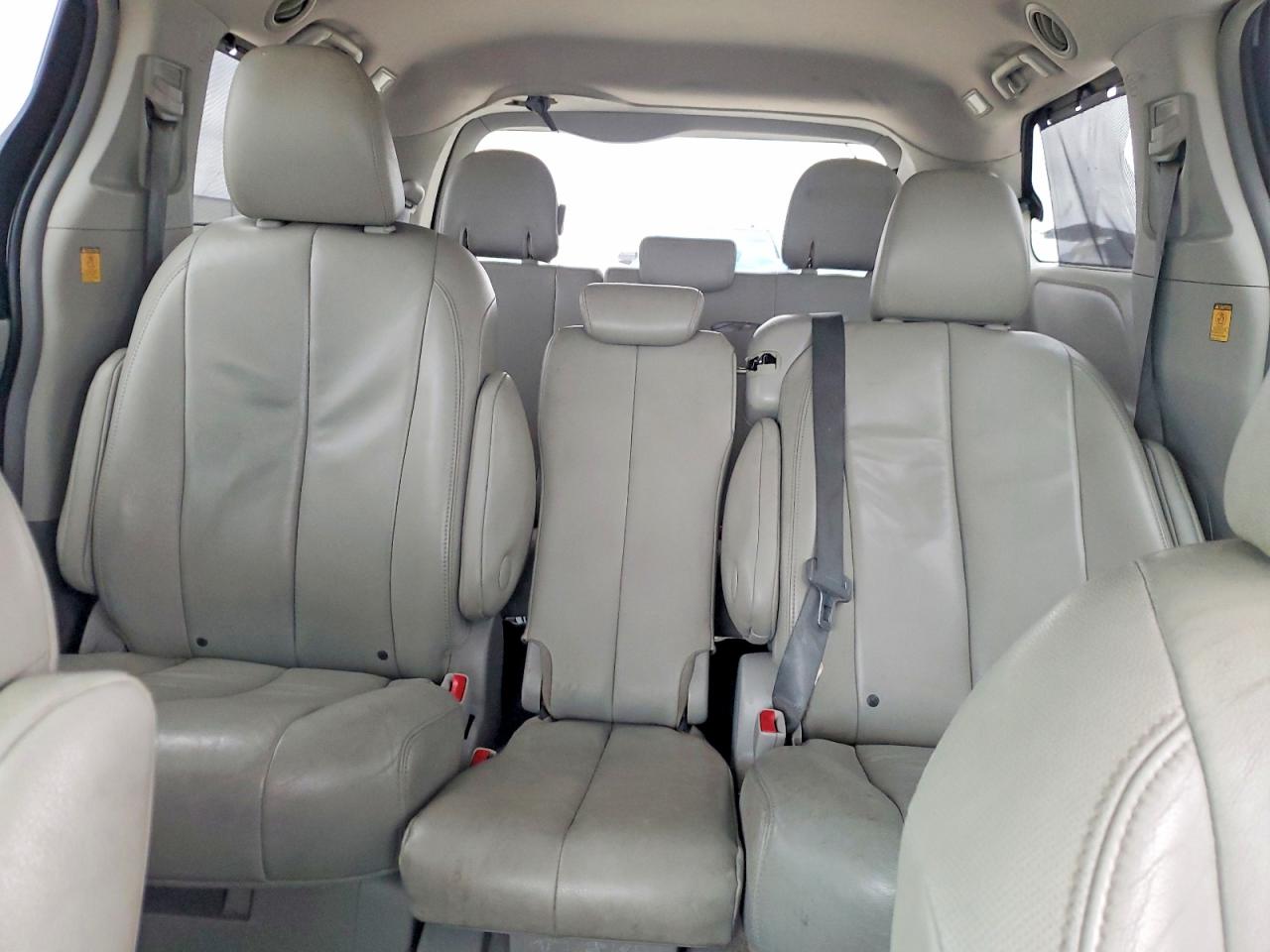 2012 Toyota Sienna Xle Silver vin: 5TDYK3DC0CS257826