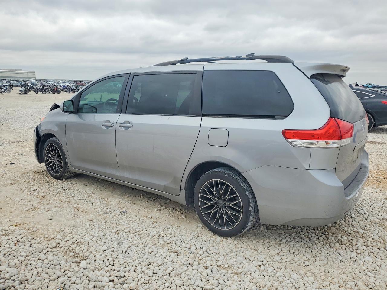 2012 Toyota Sienna Xle Silver vin: 5TDYK3DC0CS257826