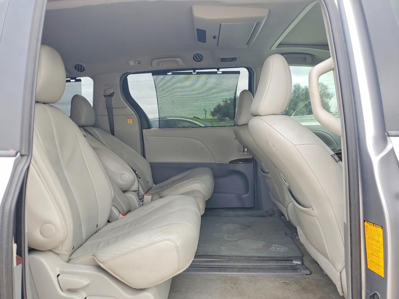 2012 Toyota Sienna Xle Silver vin: 5TDYK3DC0CS257826
