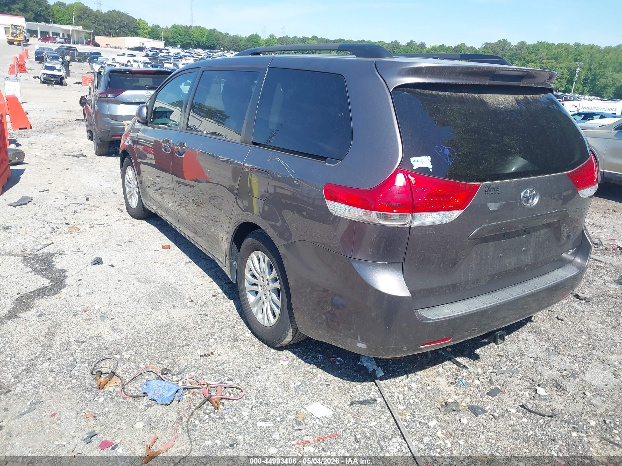 2012 Toyota Sienna Xle V6 8 Passenger Gold vin: 5TDYK3DC0CS261956