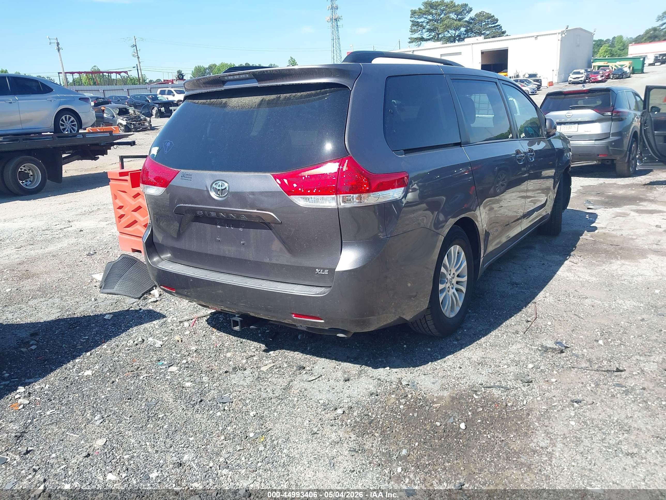 2012 Toyota Sienna Xle V6 8 Passenger Gold vin: 5TDYK3DC0CS261956