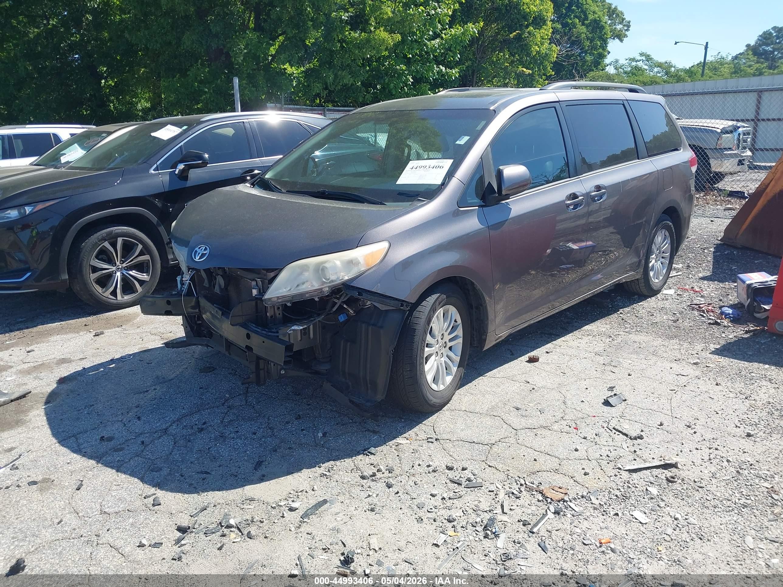 2012 Toyota Sienna Xle V6 8 Passenger Gold vin: 5TDYK3DC0CS261956