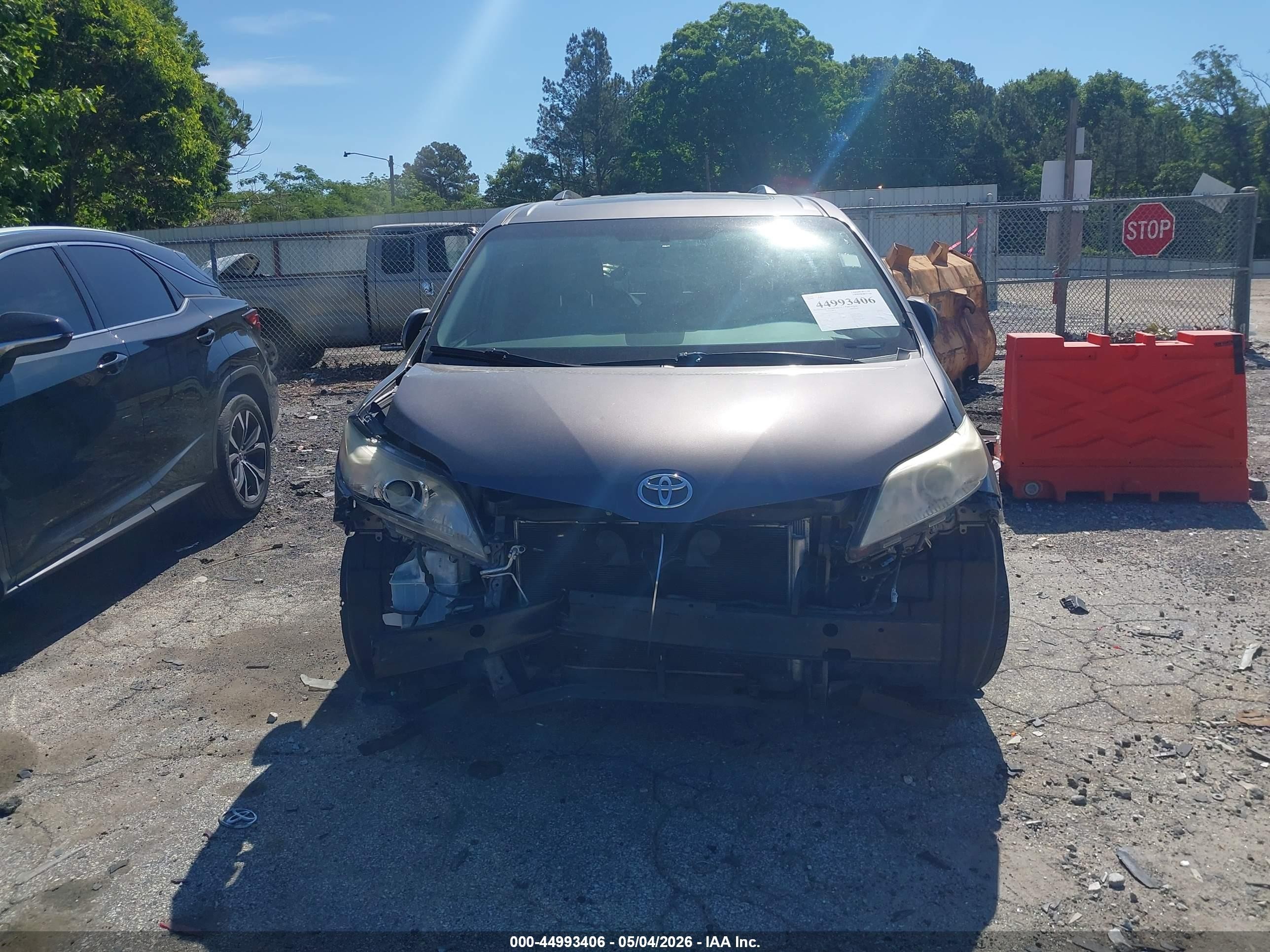 2012 Toyota Sienna Xle V6 8 Passenger Gold vin: 5TDYK3DC0CS261956