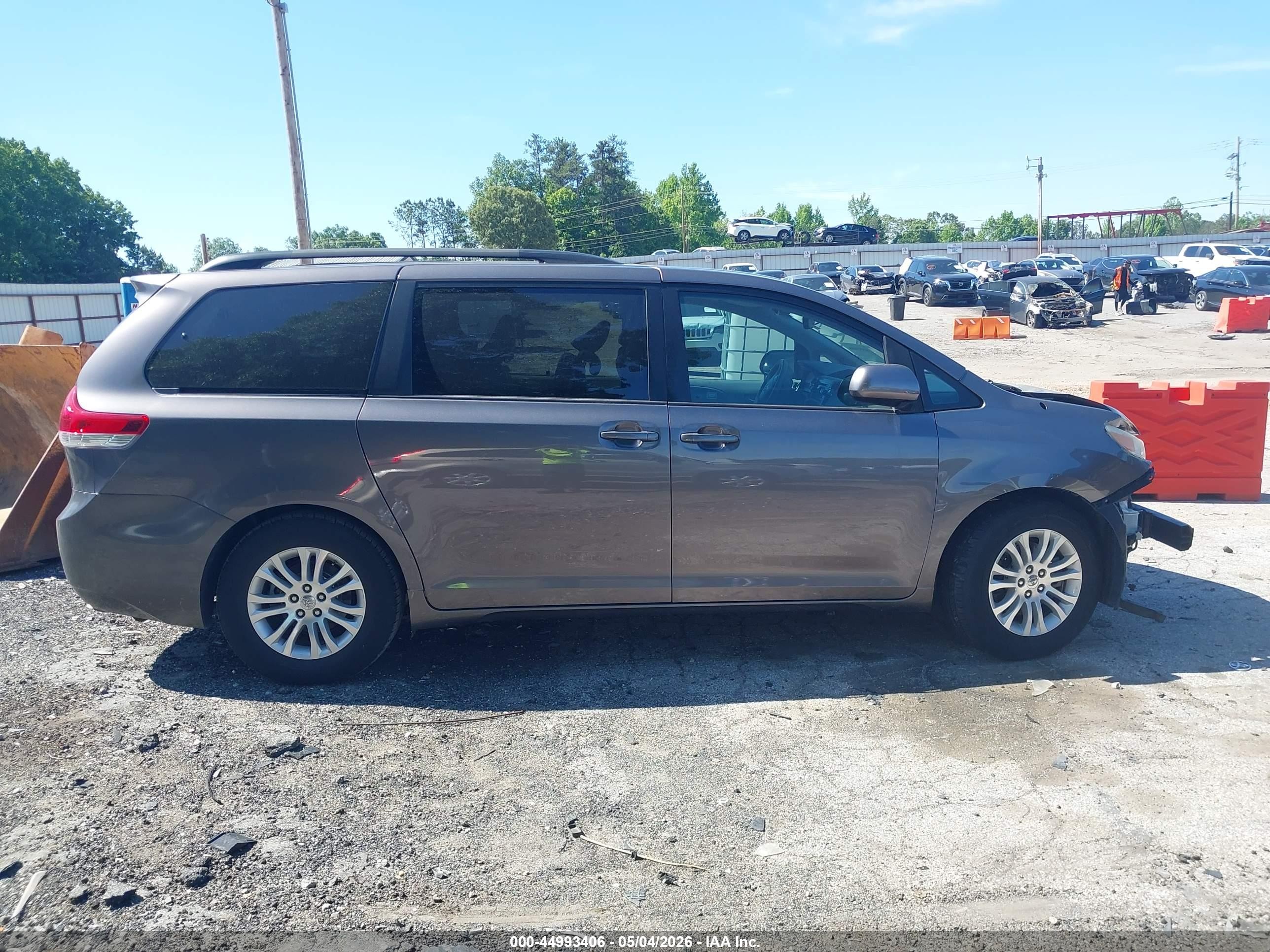 2012 Toyota Sienna Xle V6 8 Passenger Gold vin: 5TDYK3DC0CS261956