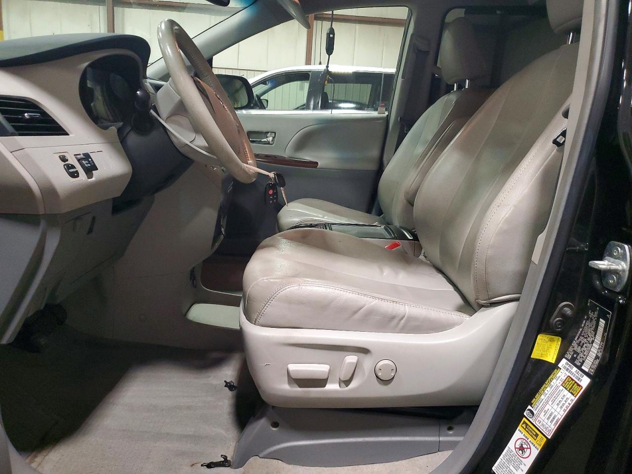 2012 Toyota Sienna Xle 8-passenger Black vin: 5TDYK3DC0CS265845