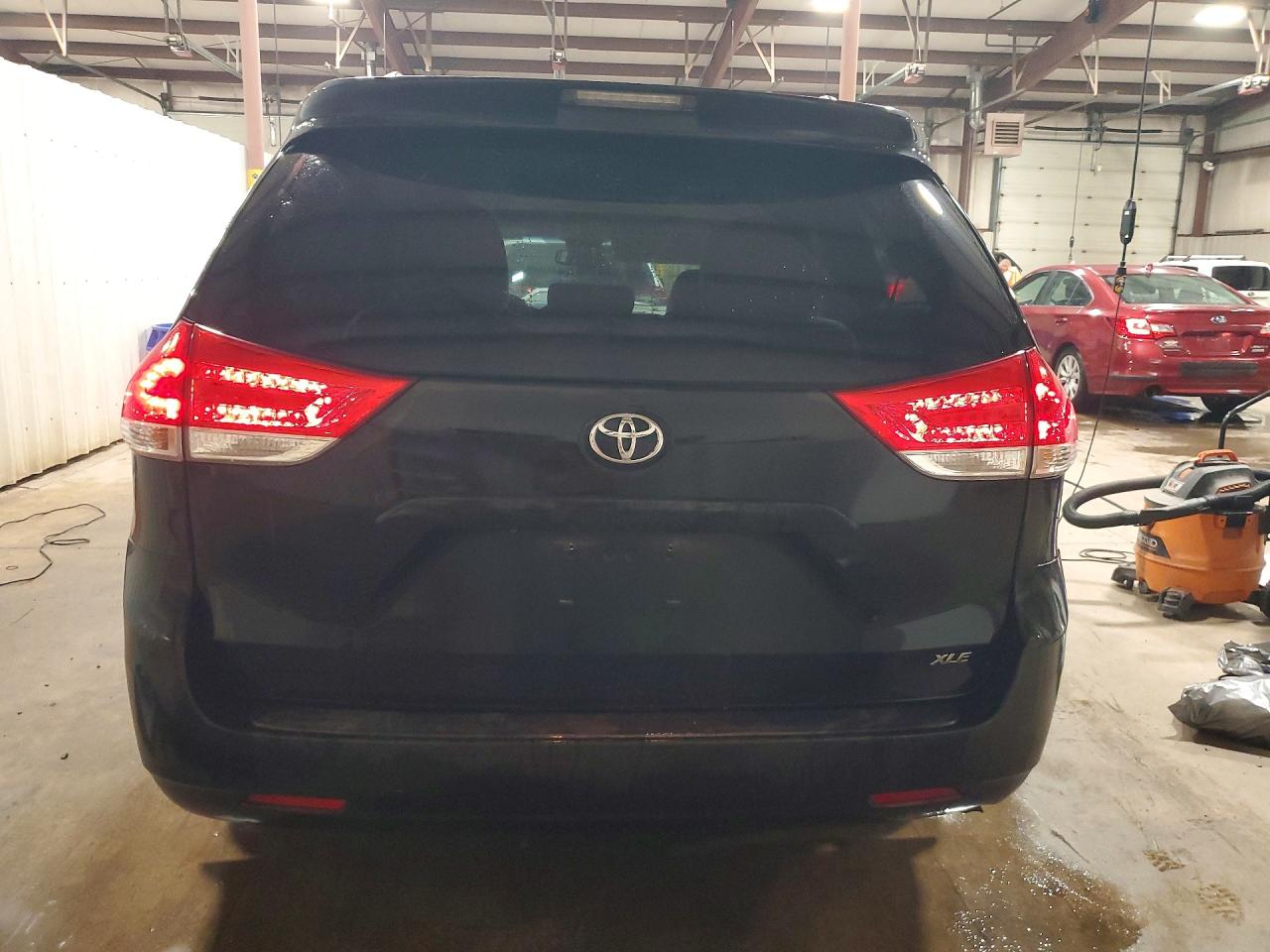 2012 Toyota Sienna Xle 8-passenger Black vin: 5TDYK3DC0CS265845