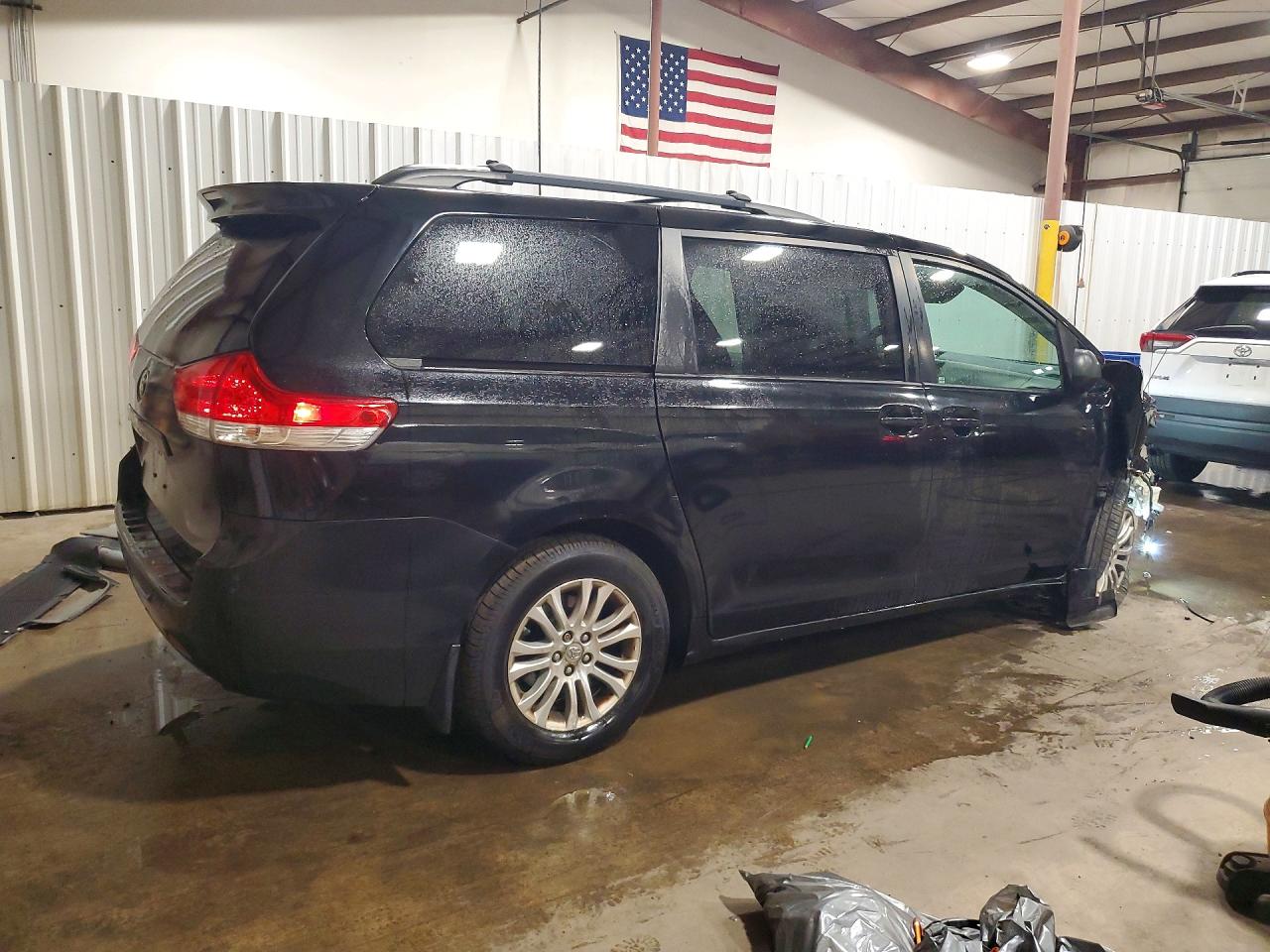 2012 Toyota Sienna Xle 8-passenger Black vin: 5TDYK3DC0CS265845