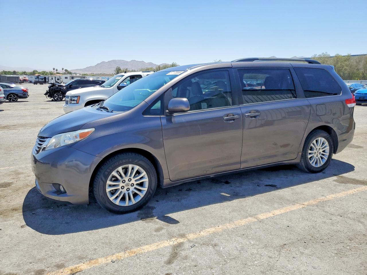 2012 Toyota Sienna Xle 8-passenger Charcoal vin: 5TDYK3DC0CS271029