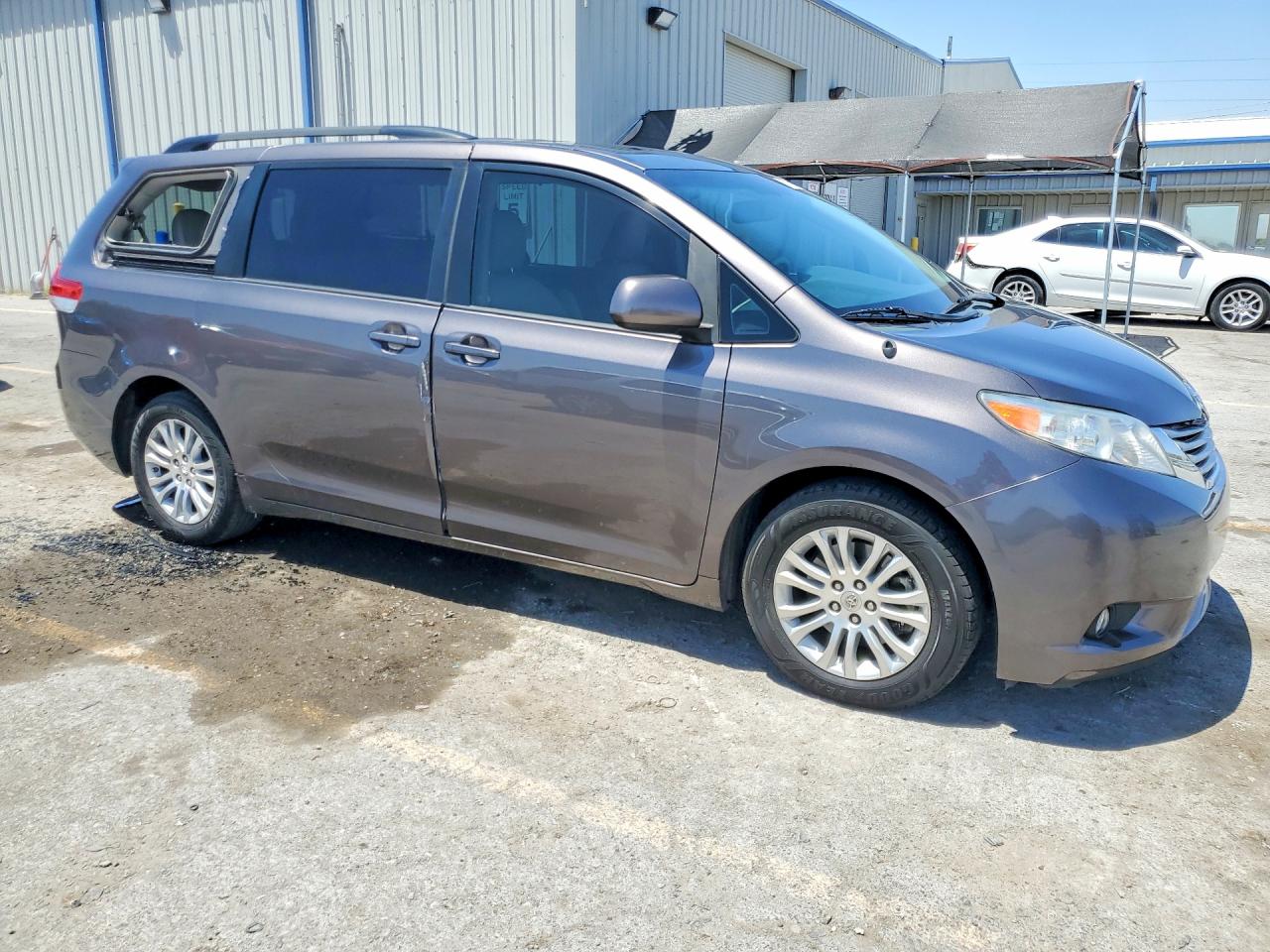 2012 Toyota Sienna Xle 8-passenger Charcoal vin: 5TDYK3DC0CS271029