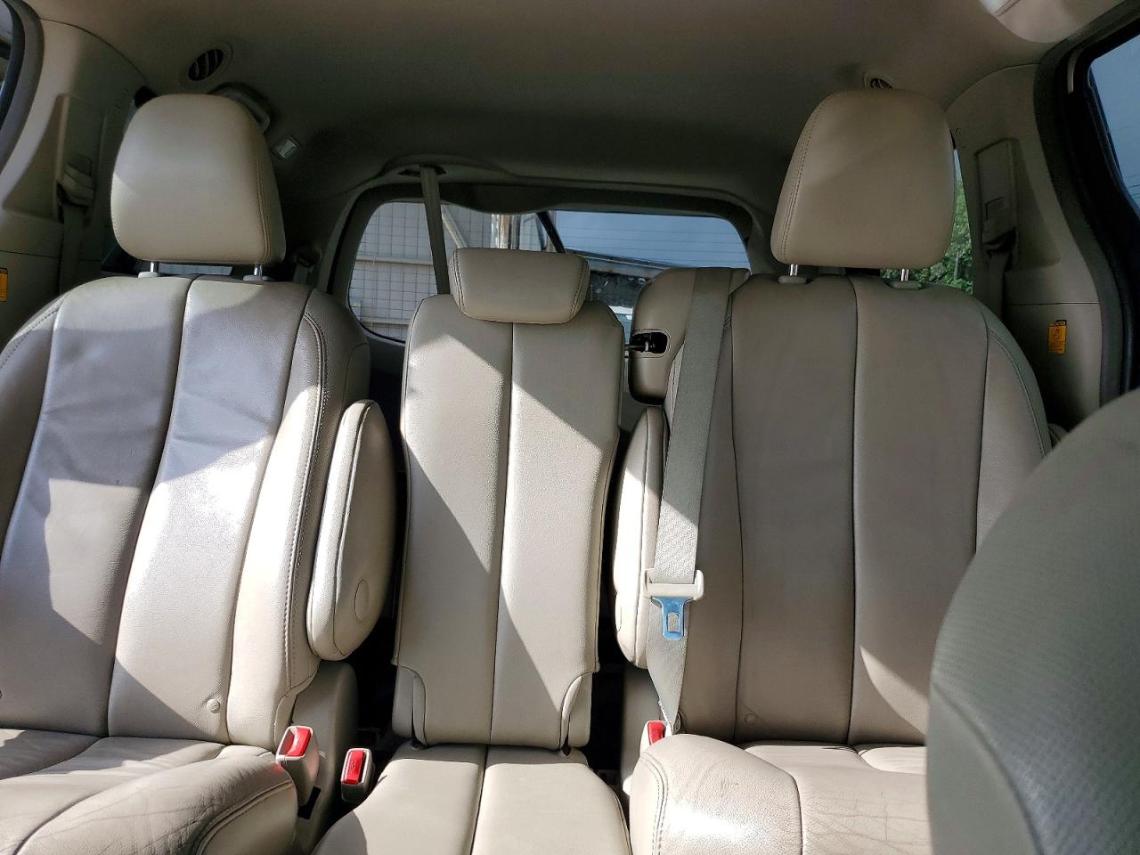 2013 Toyota Sienna Xle 8-passenger Gold vin: 5TDYK3DC0DS310557