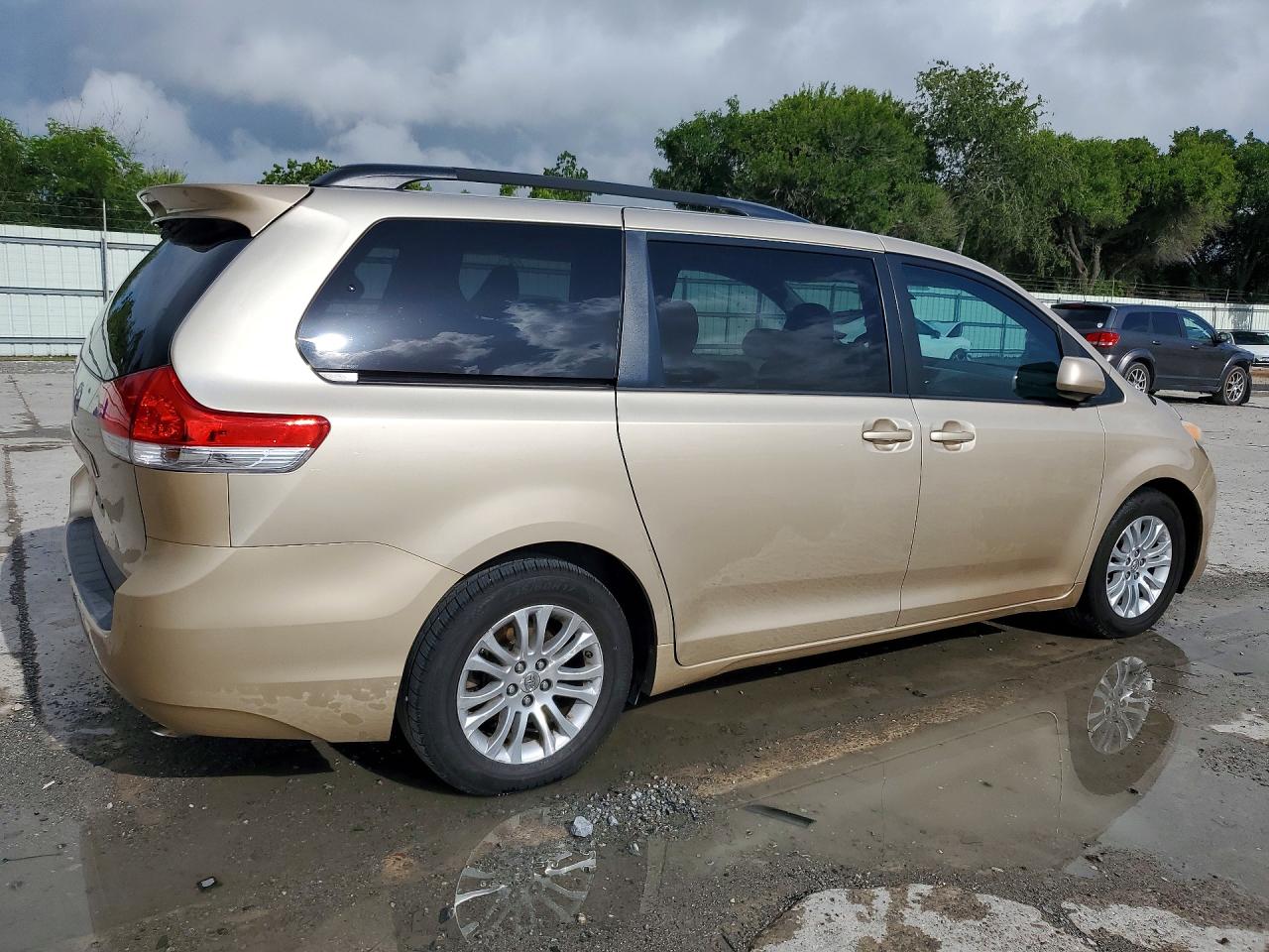 2013 Toyota Sienna Xle 8-passenger Gold vin: 5TDYK3DC0DS310557