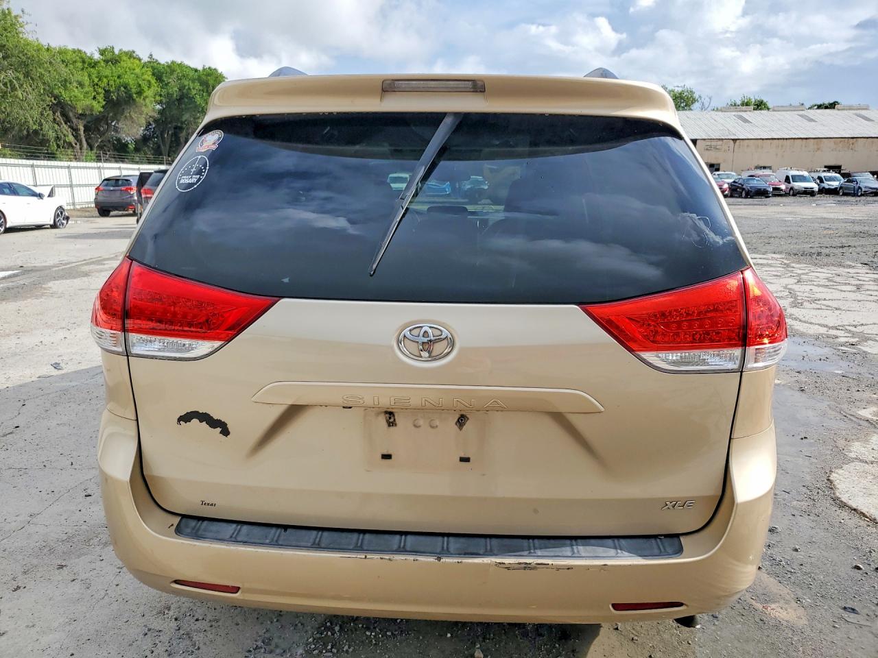 2013 Toyota Sienna Xle 8-passenger Gold vin: 5TDYK3DC0DS310557