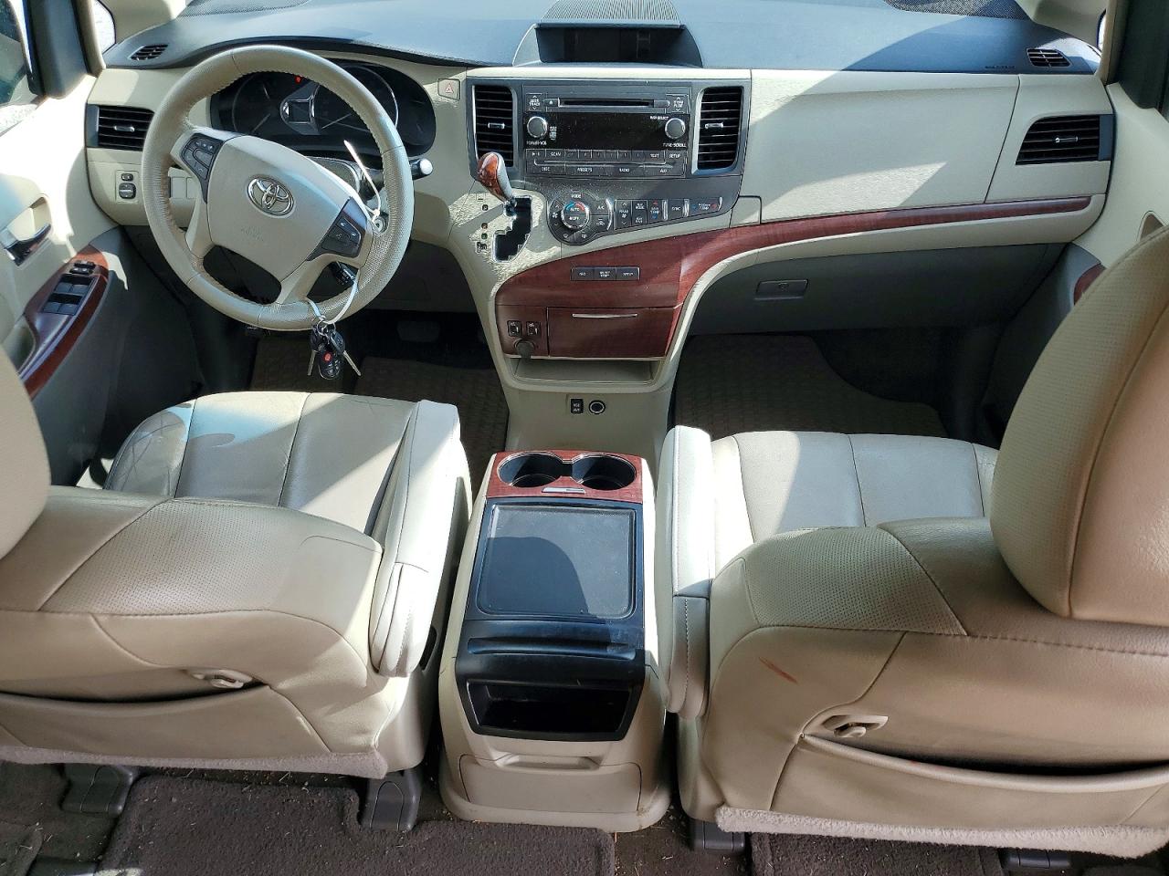2013 Toyota Sienna Xle 8-passenger Gold vin: 5TDYK3DC0DS310557