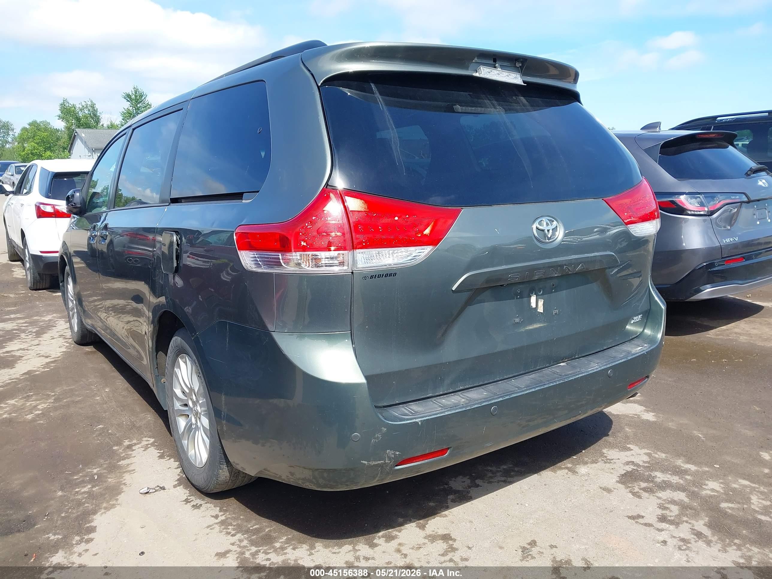 2013 Toyota Sienna Xle V6 8 Passenger Gray vin: 5TDYK3DC0DS329707
