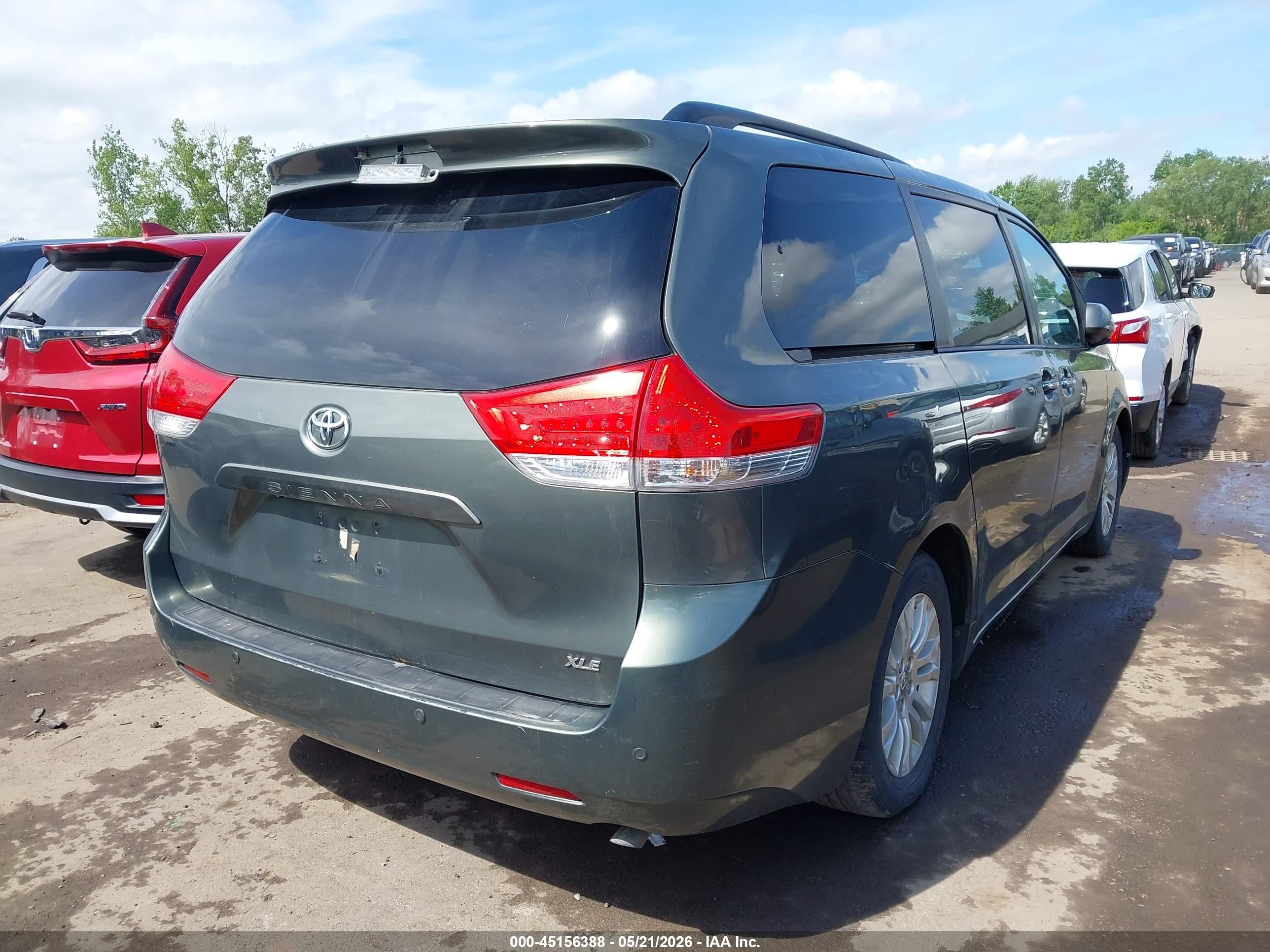2013 Toyota Sienna Xle V6 8 Passenger Gray vin: 5TDYK3DC0DS329707