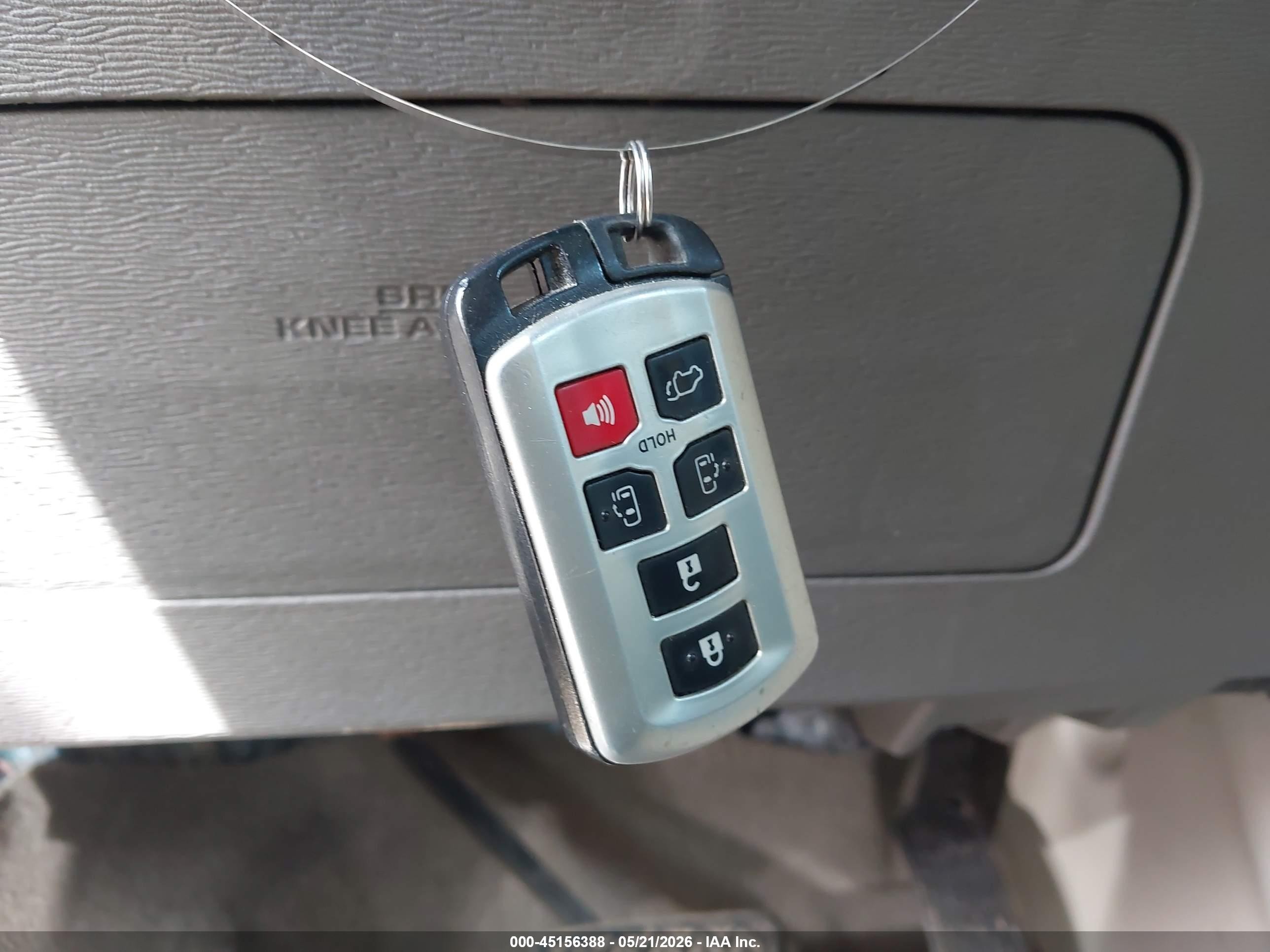 2013 Toyota Sienna Xle V6 8 Passenger Gray vin: 5TDYK3DC0DS329707