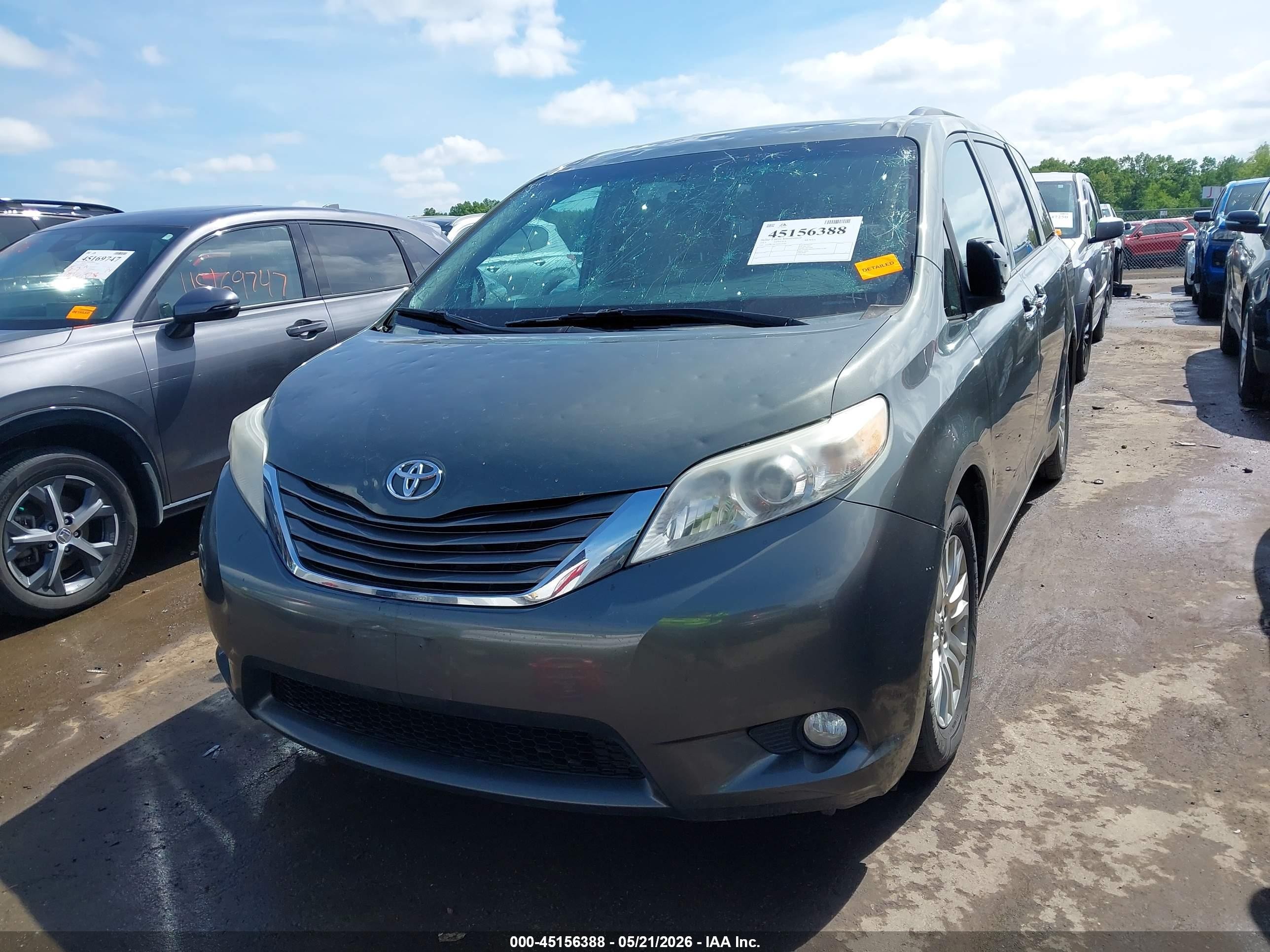 2013 Toyota Sienna Xle V6 8 Passenger Gray vin: 5TDYK3DC0DS329707