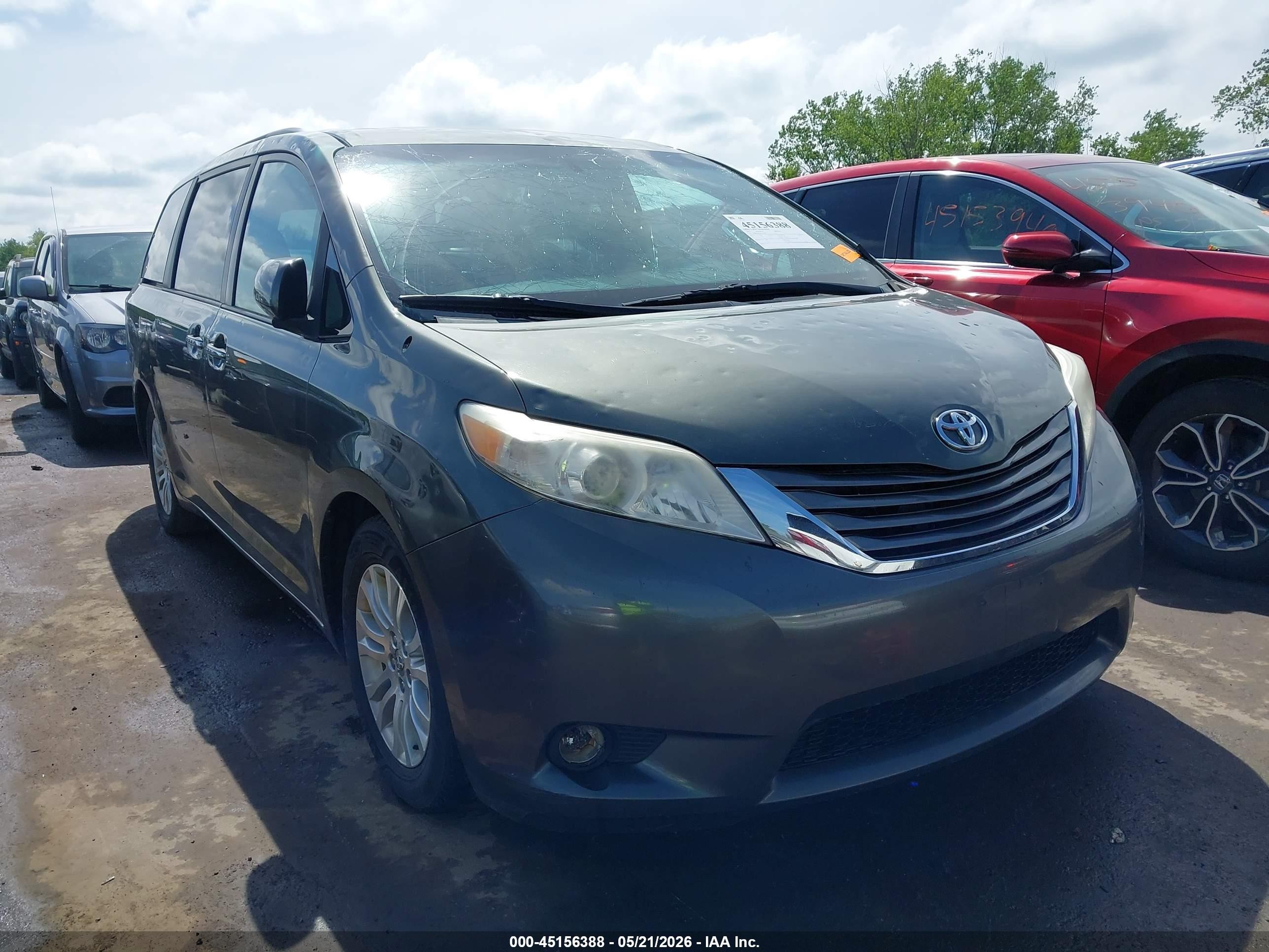 2013 Toyota Sienna Xle V6 8 Passenger Gray vin: 5TDYK3DC0DS329707