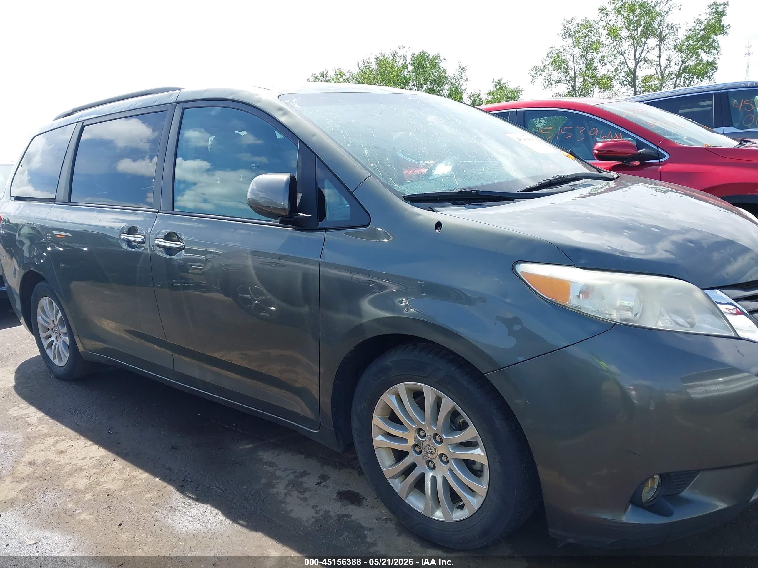 2013 Toyota Sienna Xle V6 8 Passenger Gray vin: 5TDYK3DC0DS329707