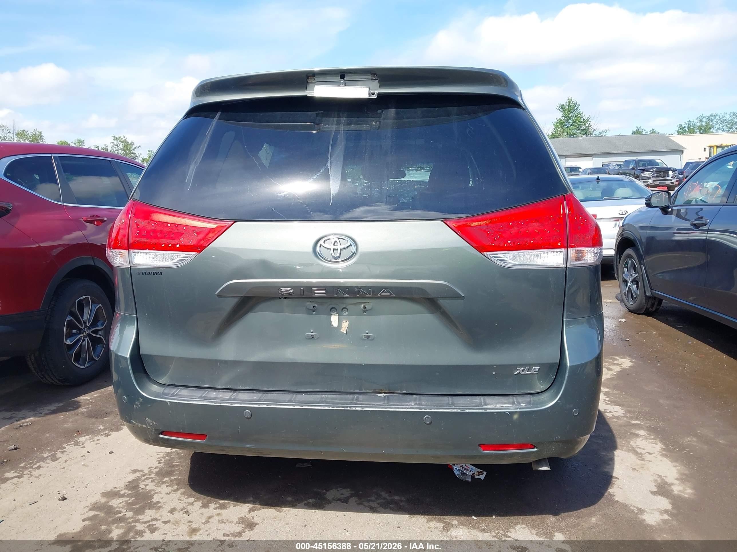 2013 Toyota Sienna Xle V6 8 Passenger Gray vin: 5TDYK3DC0DS329707