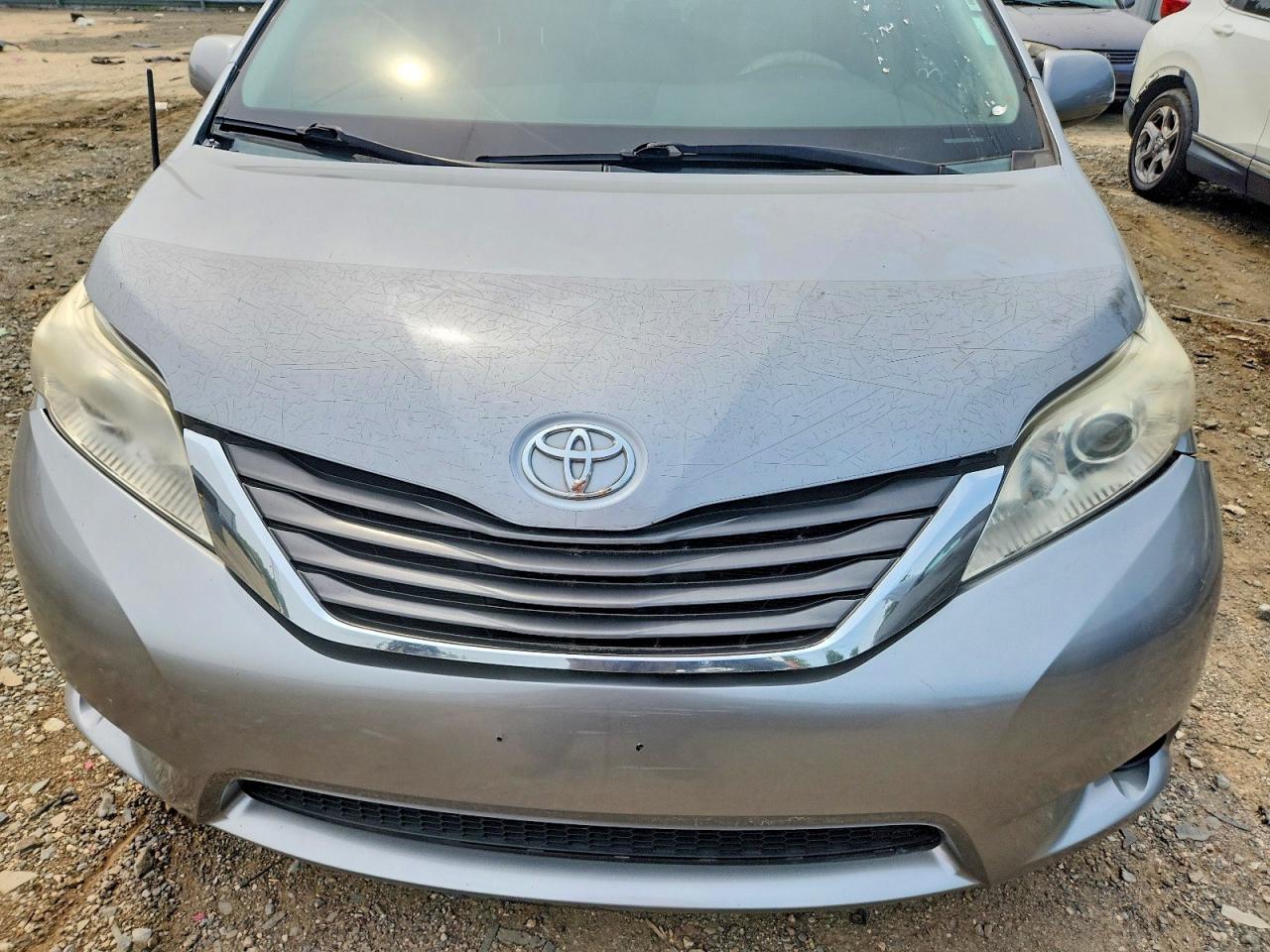 2013 Toyota Sienna Xle 8-passenger Silver vin: 5TDYK3DC0DS343333