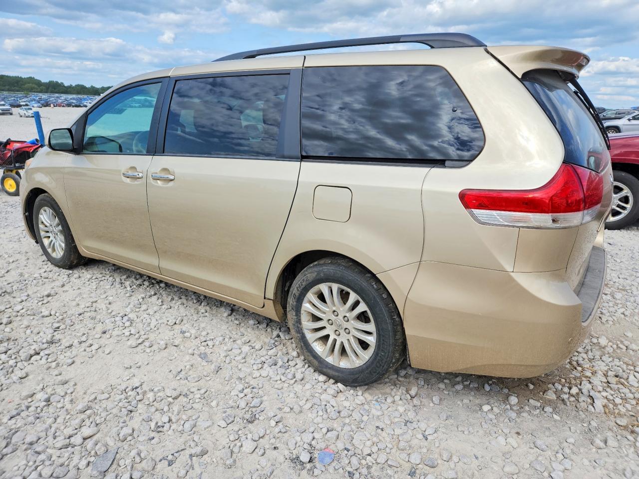 2013 Toyota Sienna Xle 8-passenger Желто-коричневый vin: 5TDYK3DC0DS353053
