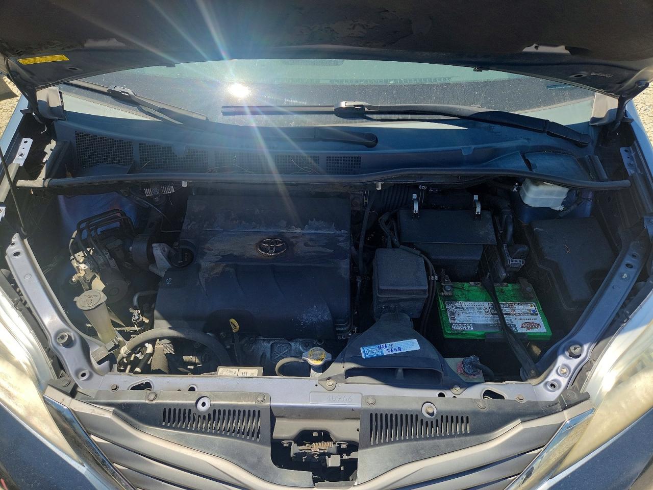 2013 Toyota Sienna Xle 8-passenger Blue vin: 5TDYK3DC0DS355160