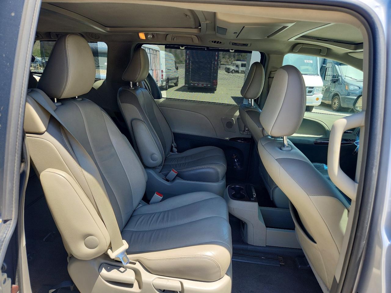 2013 Toyota Sienna Limited 7-passenger Silver vin: 5TDYK3DC0DS357054