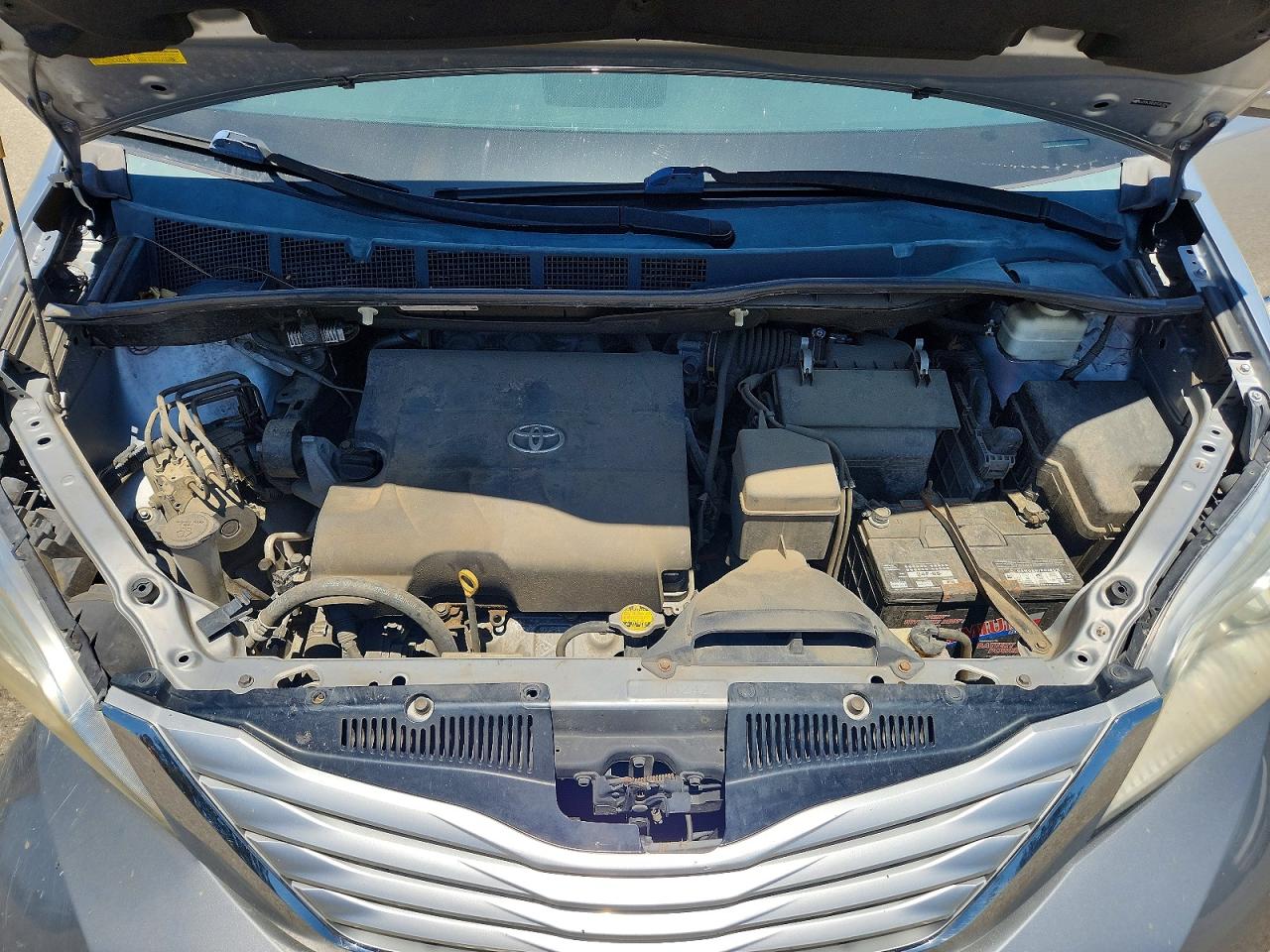 2013 Toyota Sienna Limited 7-passenger Silver vin: 5TDYK3DC0DS357054