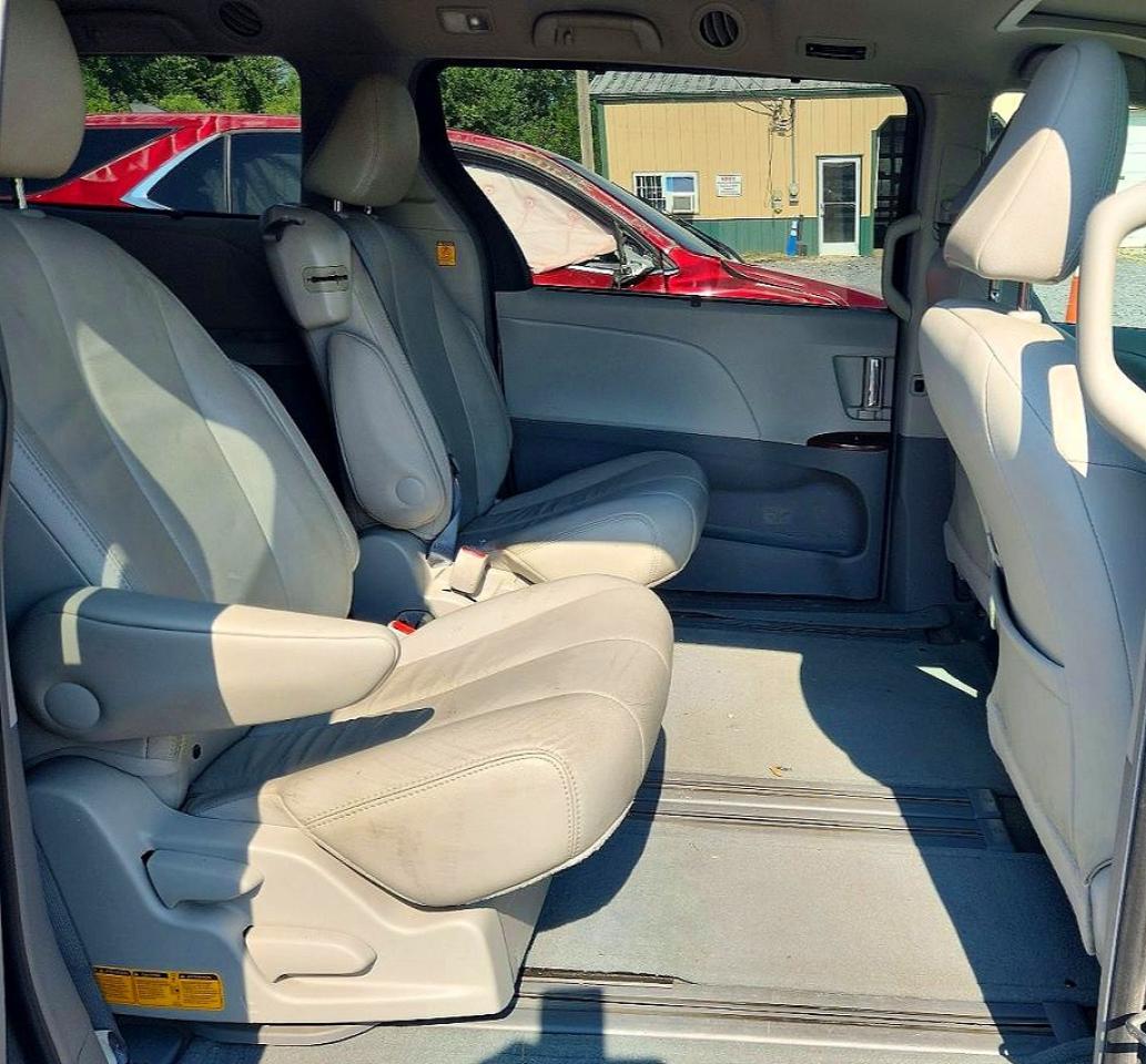 2013 Toyota Sienna Xle 8-passenger Gray vin: 5TDYK3DC0DS382438