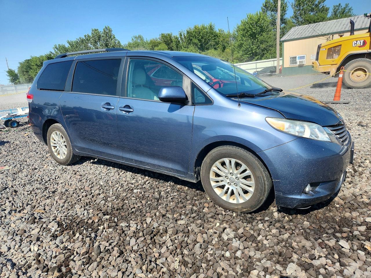 2013 Toyota Sienna Xle 8-passenger Gray vin: 5TDYK3DC0DS382438