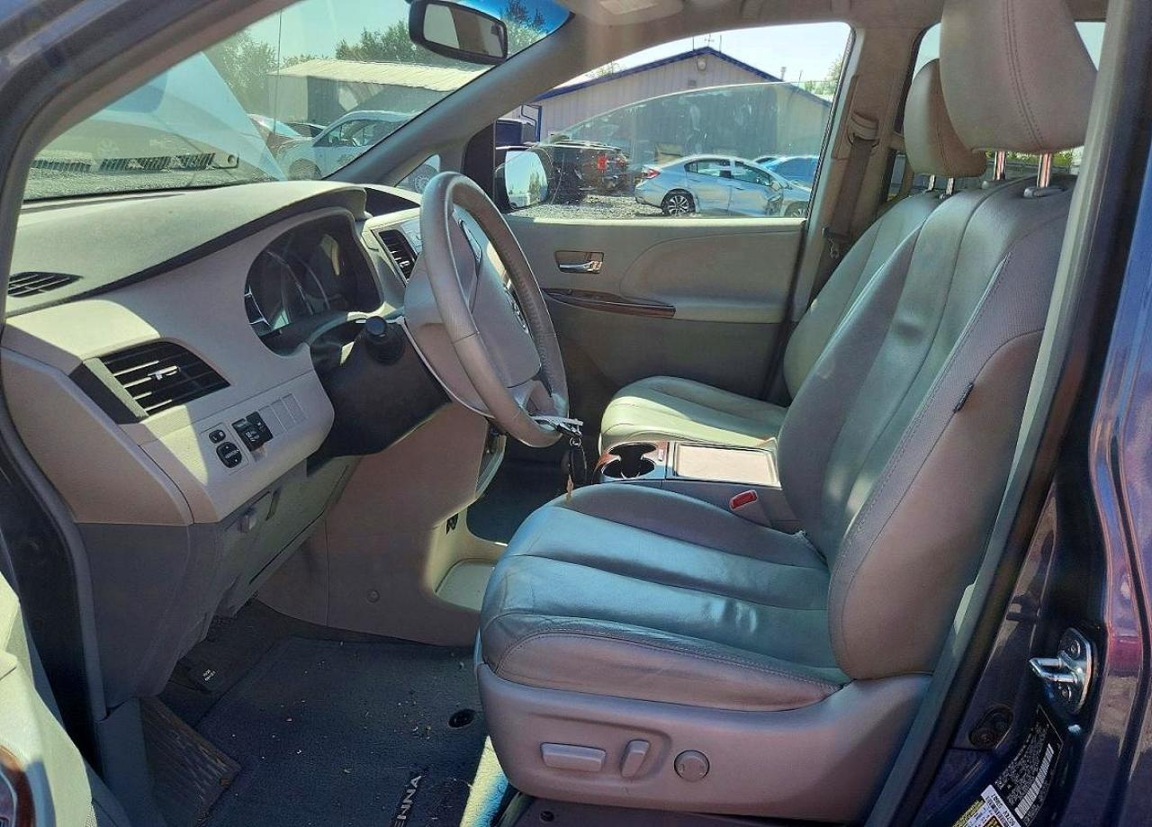 2013 Toyota Sienna Xle 8-passenger Gray vin: 5TDYK3DC0DS382438