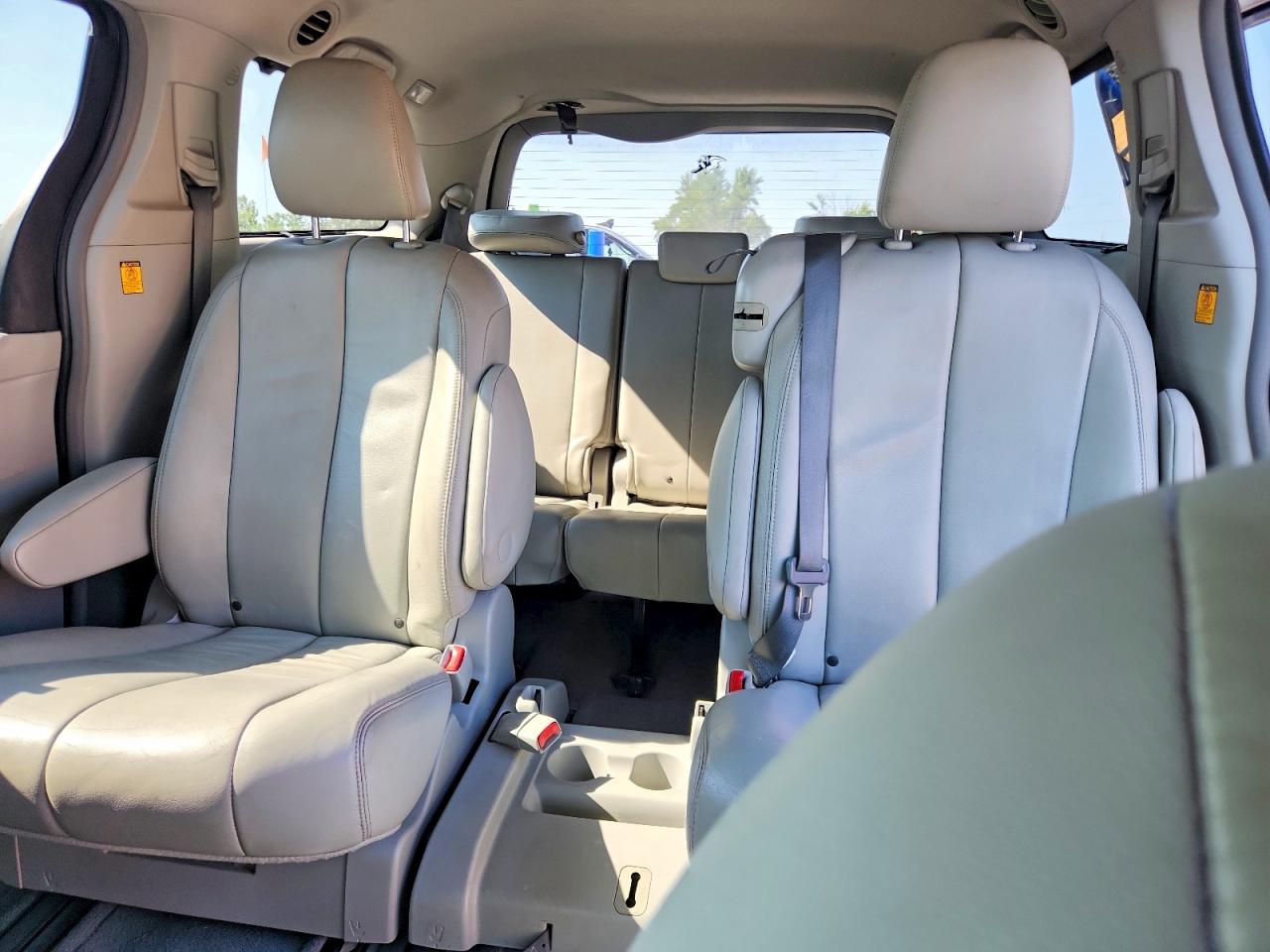 2013 Toyota Sienna Xle 8-passenger Gray vin: 5TDYK3DC0DS382438