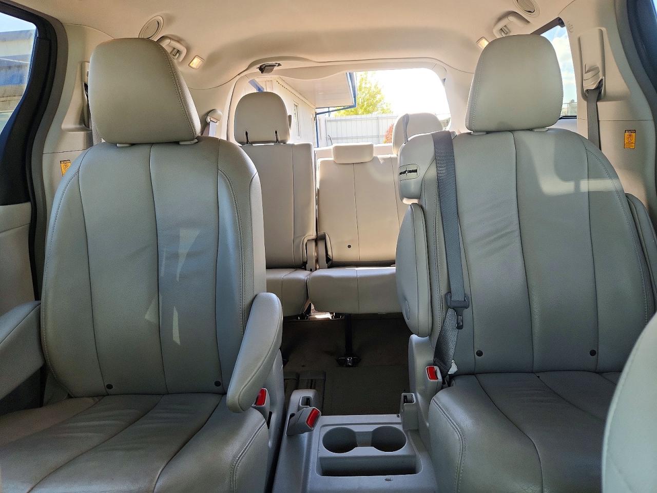 2013 Toyota Sienna Xle 8-passenger Gray vin: 5TDYK3DC0DS386277